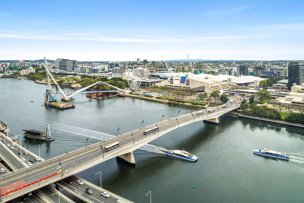 Property Image 1 - Luxury River-View 2 Bed Apt in Brisbane City! Property Image 1 - Luxury River-View 2 Bed Apt in Brisbane City!
