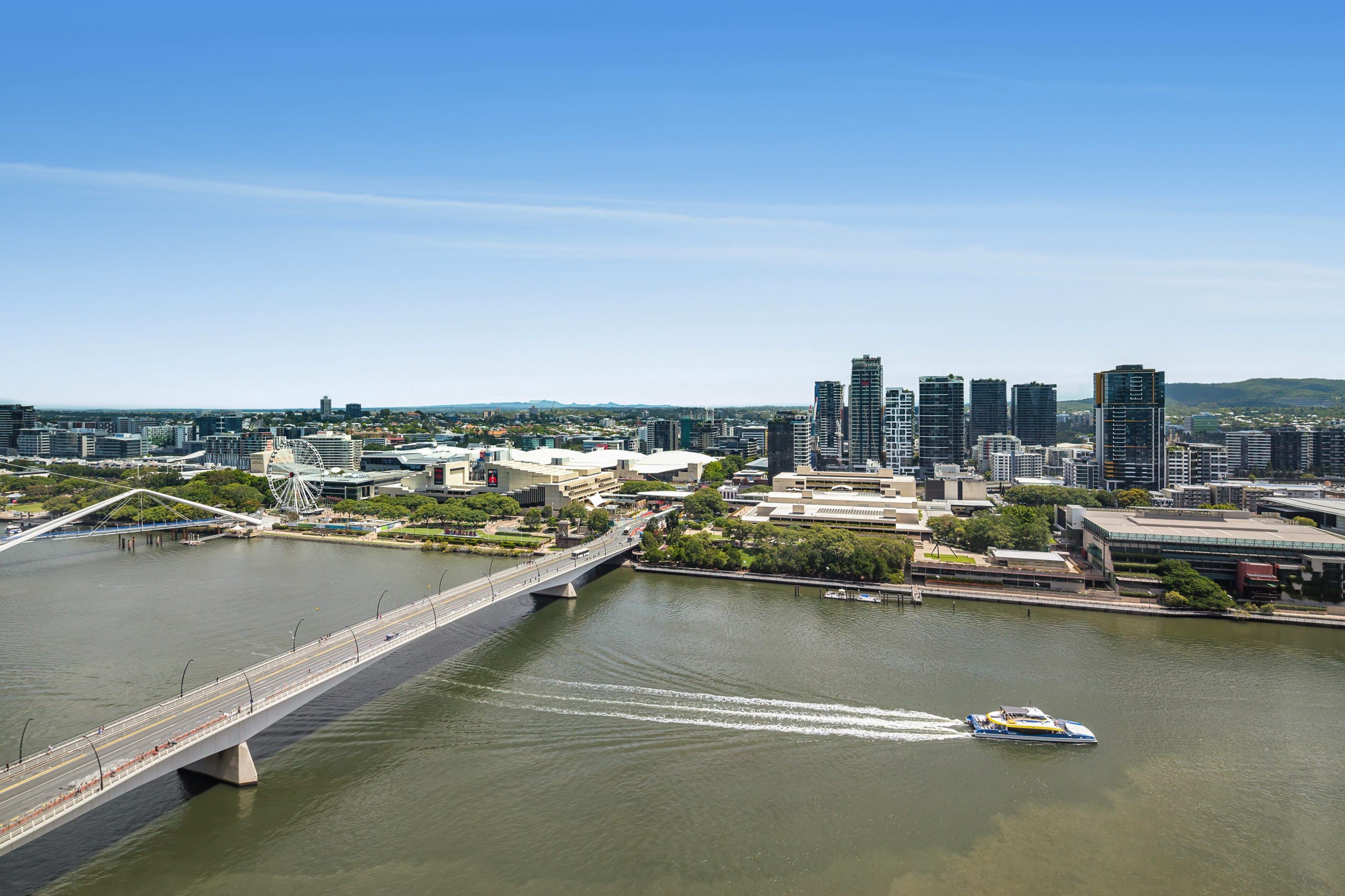 Property Image 2 - Luxury River-View Two Bed Apartment in Brisbane City!