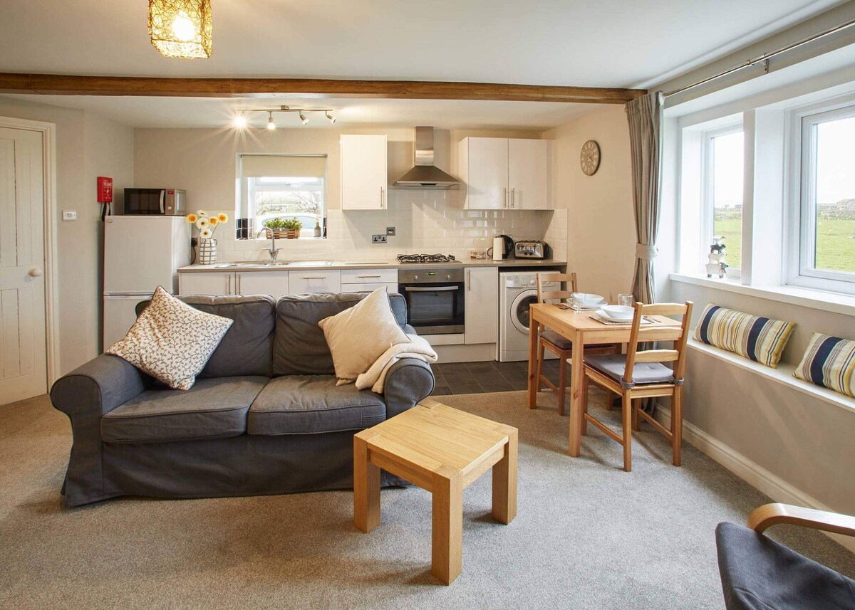 Cosy Cottage, Emley, Huddersfield - Stay North Yorkshire