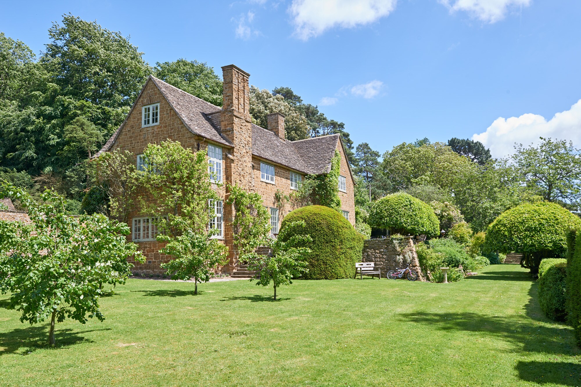 Property Image 1 - Drakestone House Manor with Breathtaking Cotswolds Views