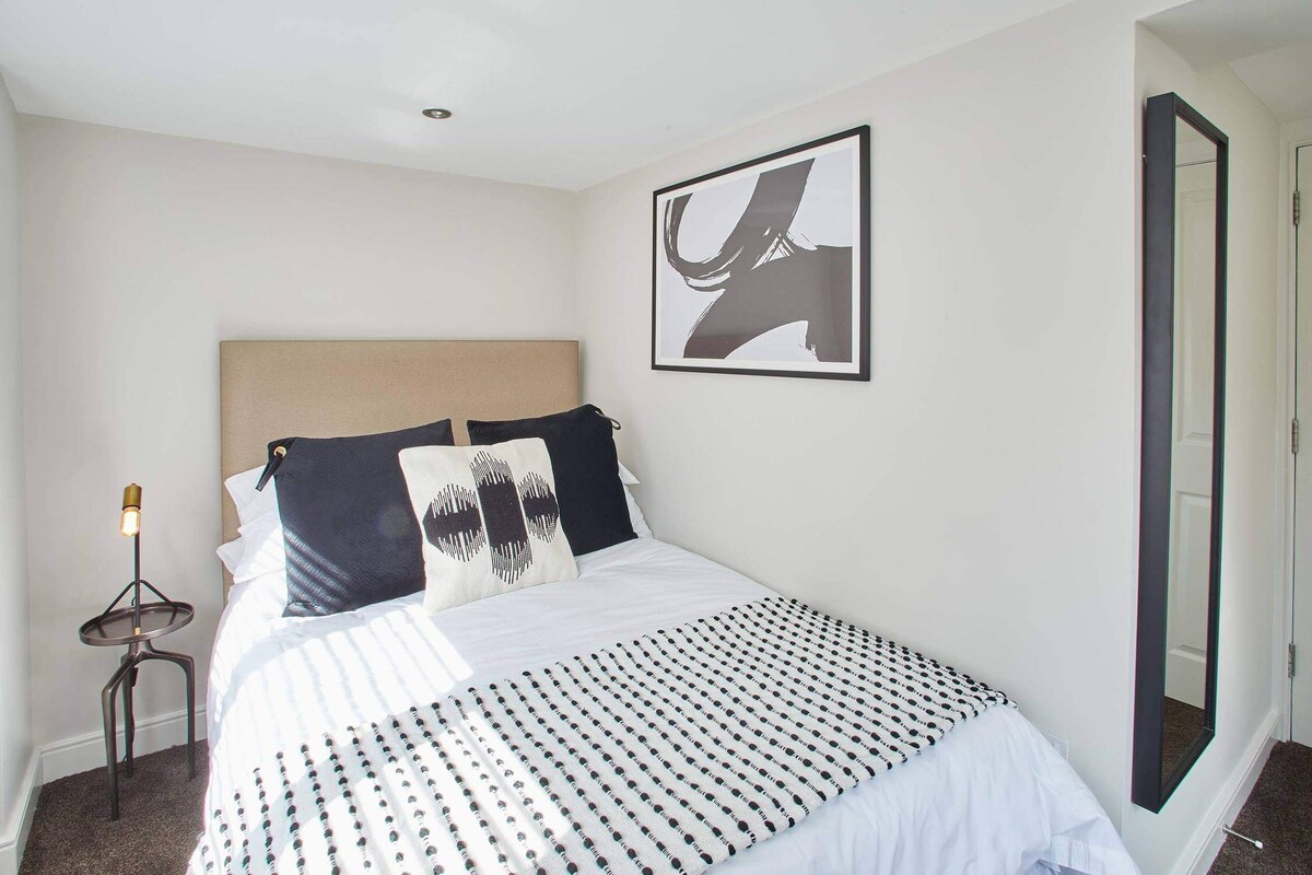 West Cliff View, Whitby - Host & Stay