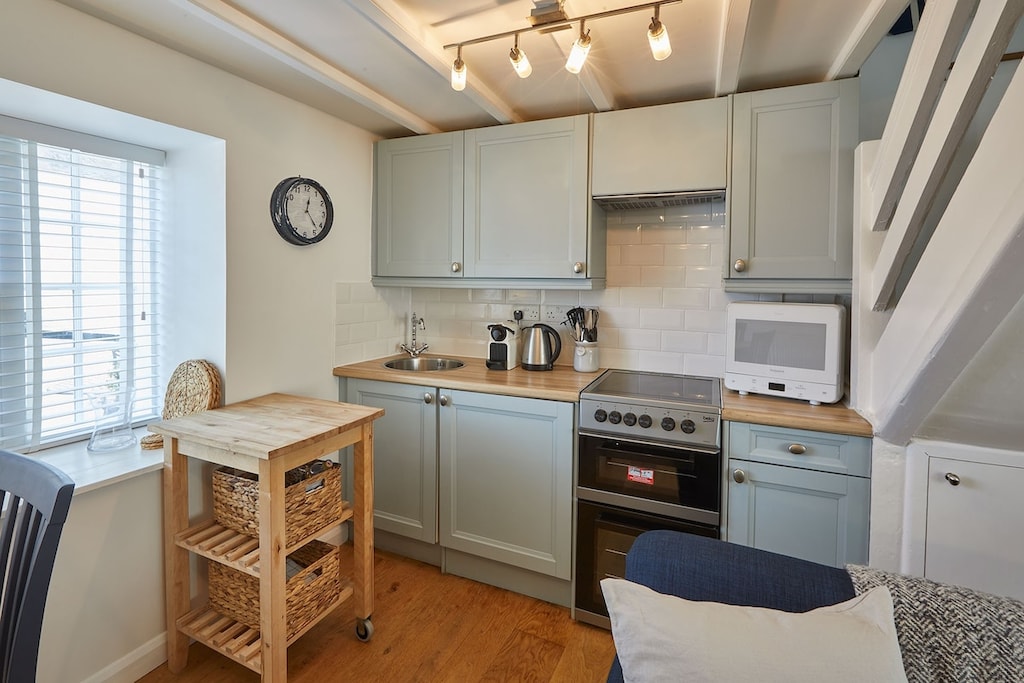 Amber Cottage, Whitby - Host & Stay
