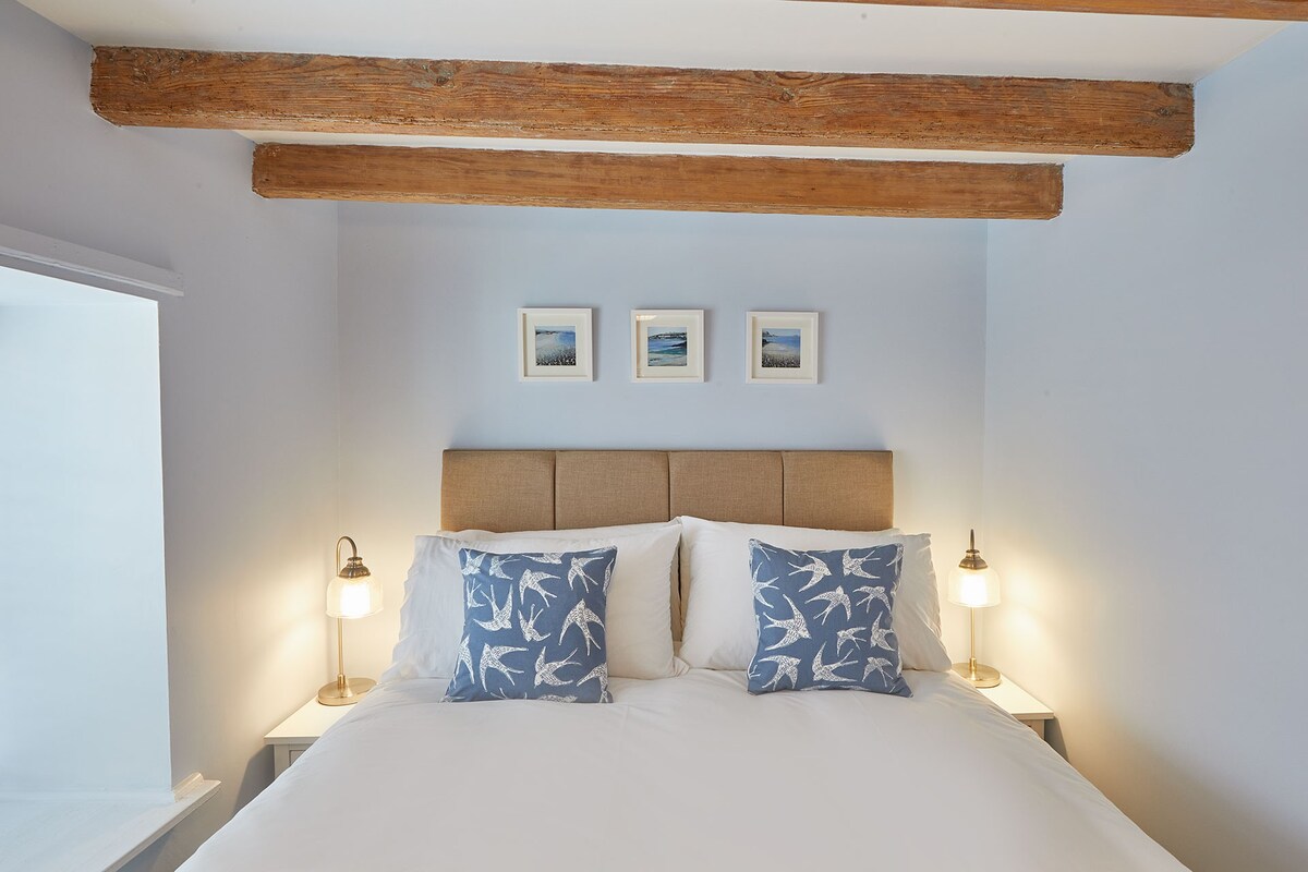 Amber Cottage, Whitby - Host & Stay