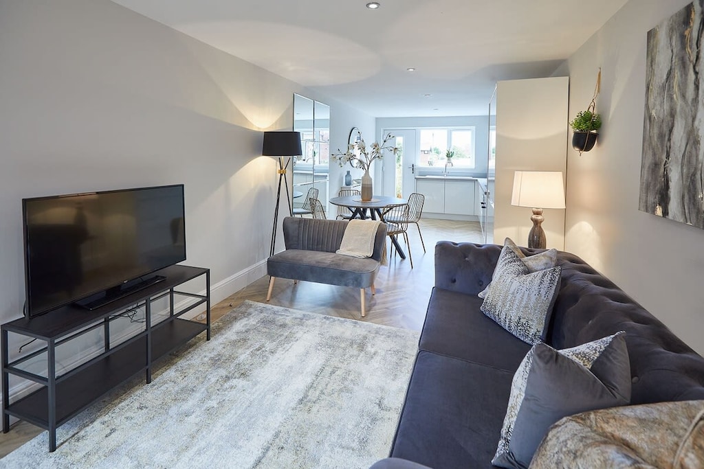 The Madison at Prospect Hill Apartments, Whitby - Host & Stay