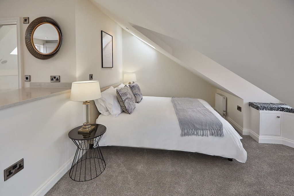 The Birds Nest, Whitby - Host & Stay