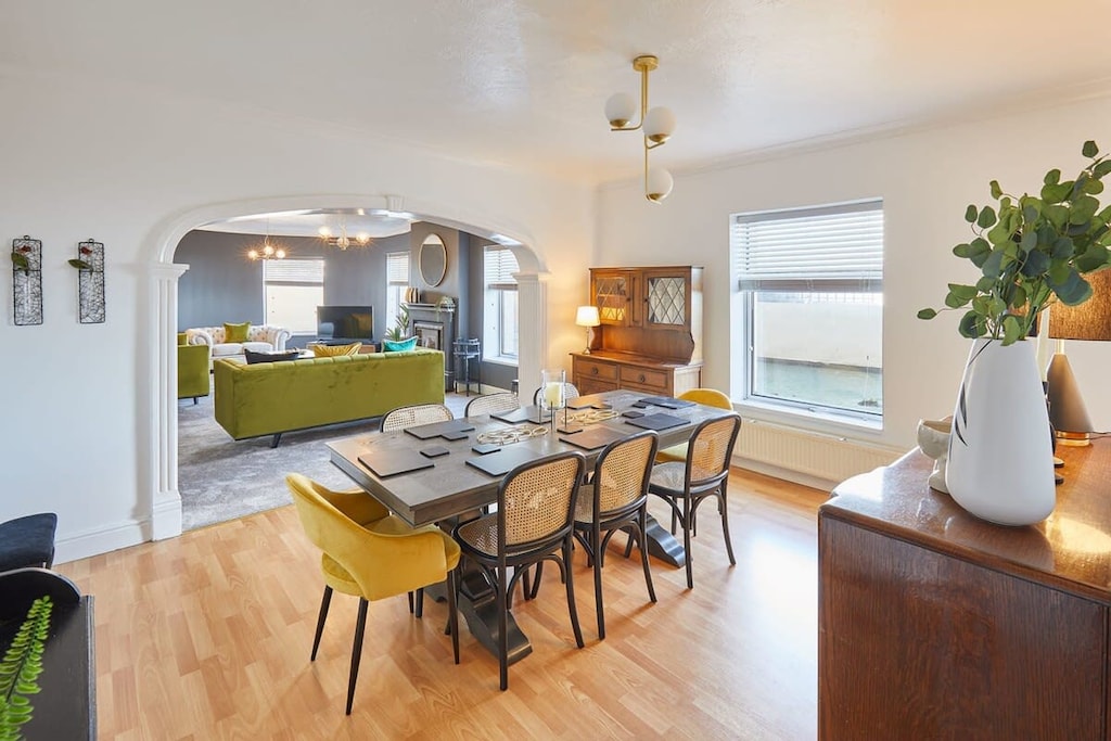 Regency Mansions Apartment, Redcar - Host & Stay