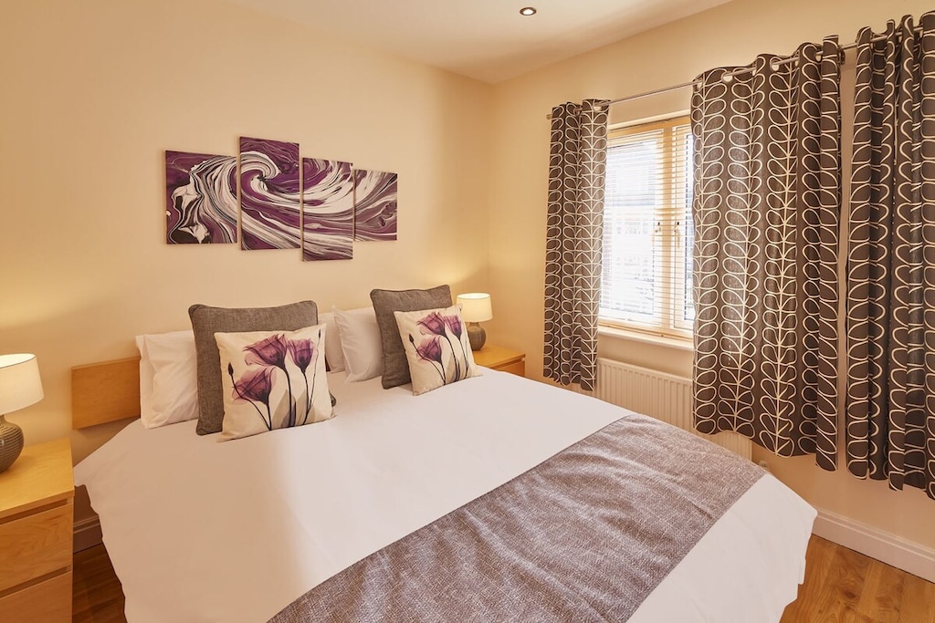 The Scuttlebutt Townhouse, Whitby - Host & Stay