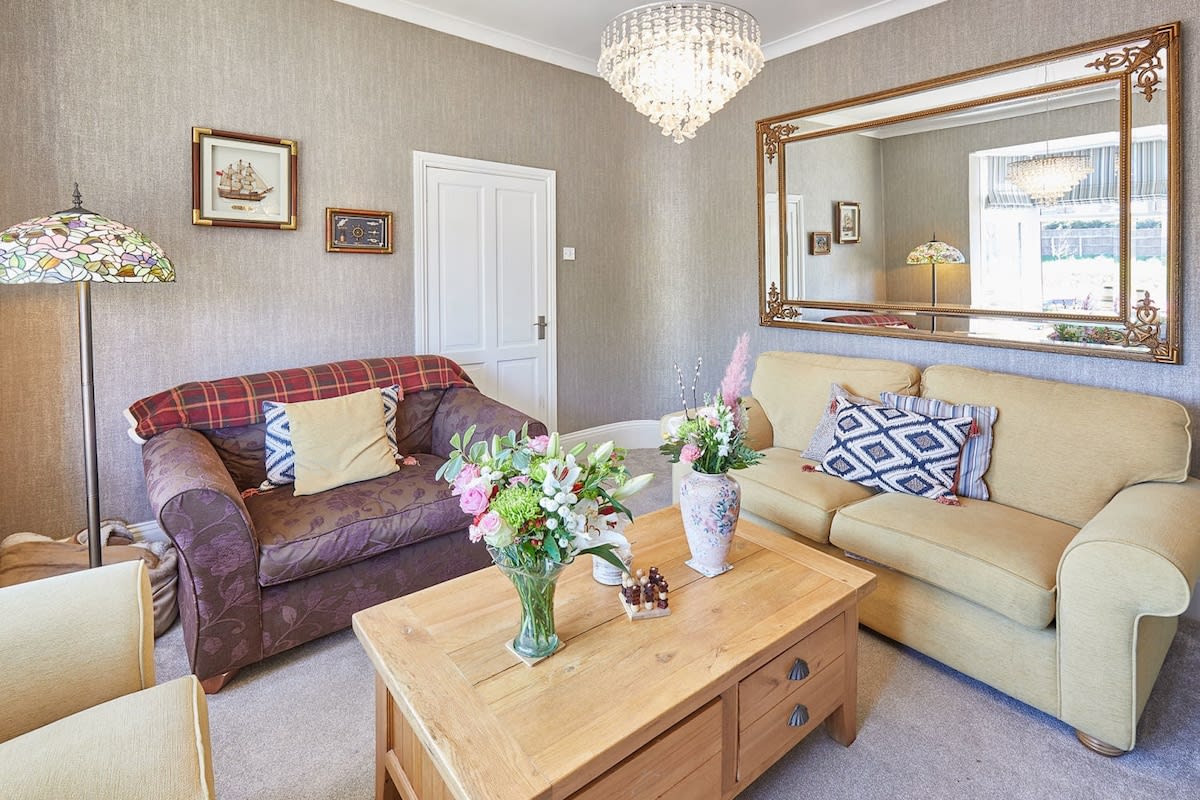 The Beach House, Marske-by-the-Sea - Host & Stay