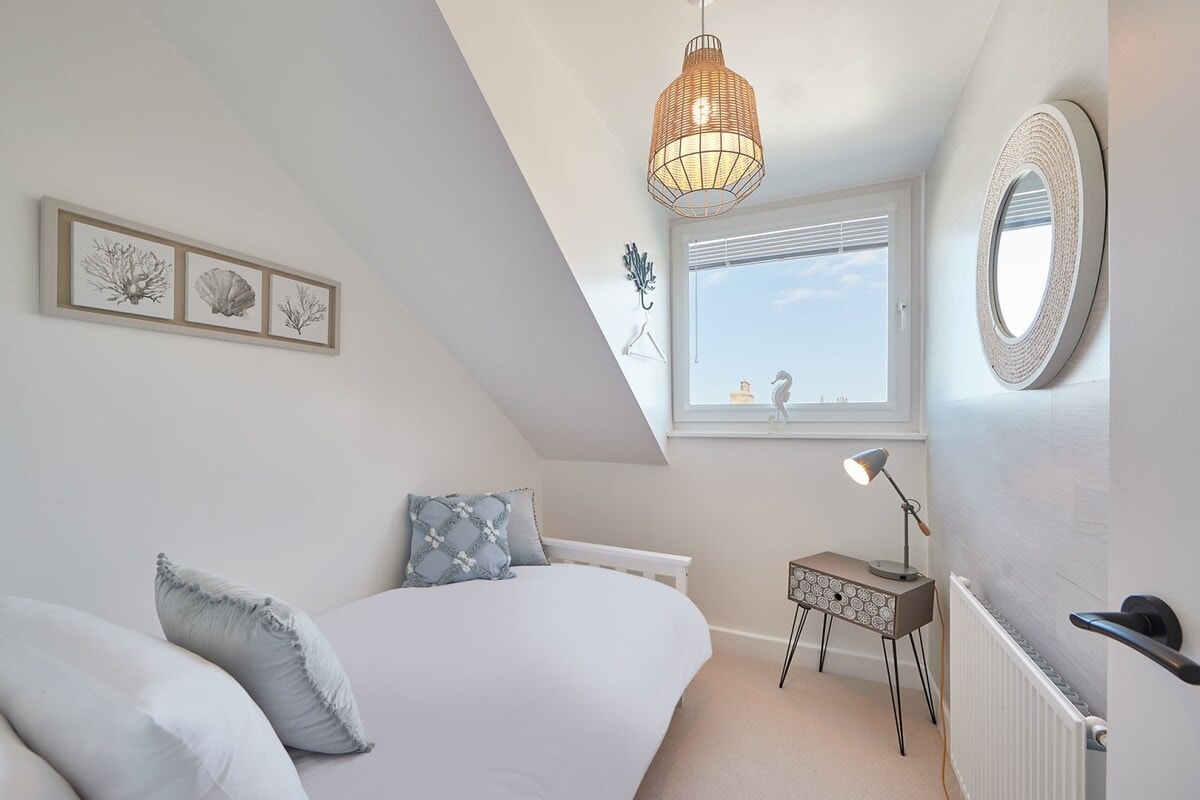 The Nest, Whitby - Host & Stay