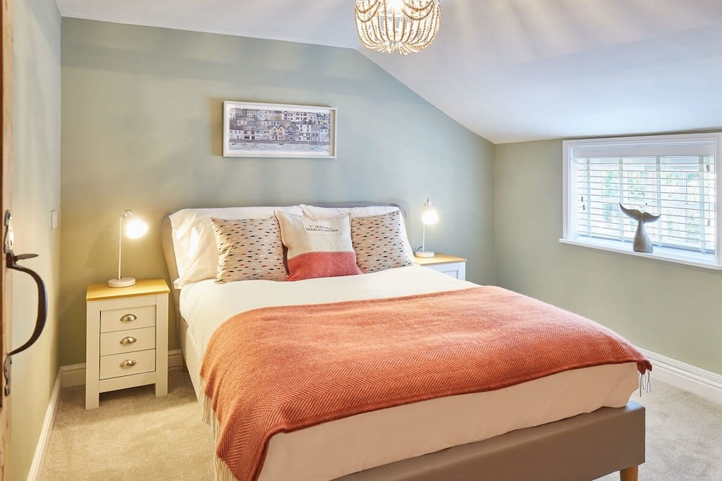 Spring Cottage, Whitby - Host & Stay