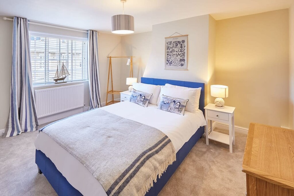 Spring Cottage, Whitby - Host & Stay
