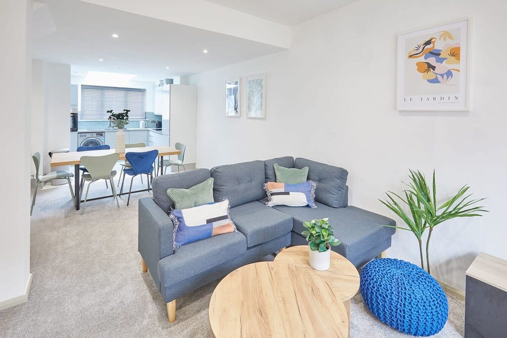 Painter's Rest, Carlin How - Host & Stay