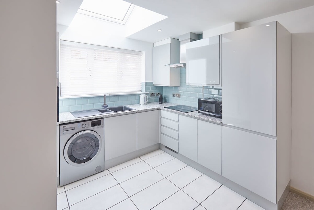 Painter's Rest, Carlin How - Host & Stay