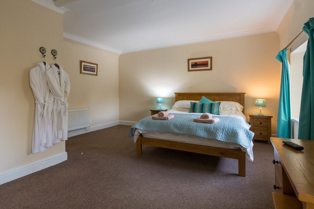 No.5 Poppy Cottage, Belford - Host & Stay
