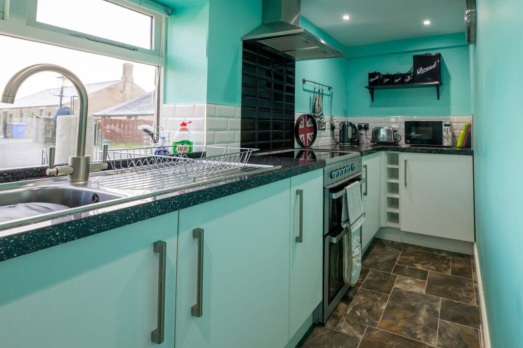 No.5 Poppy Cottage, Belford - Host & Stay