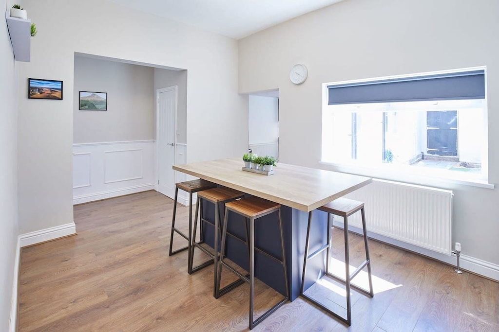 The Lobster Holiday Inn, Redcar - Host & Stay