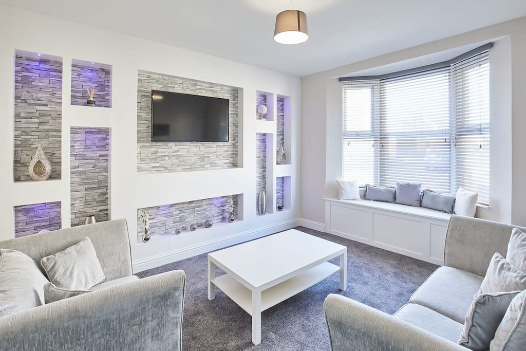 The Lobster Holiday Inn, Redcar - Host & Stay