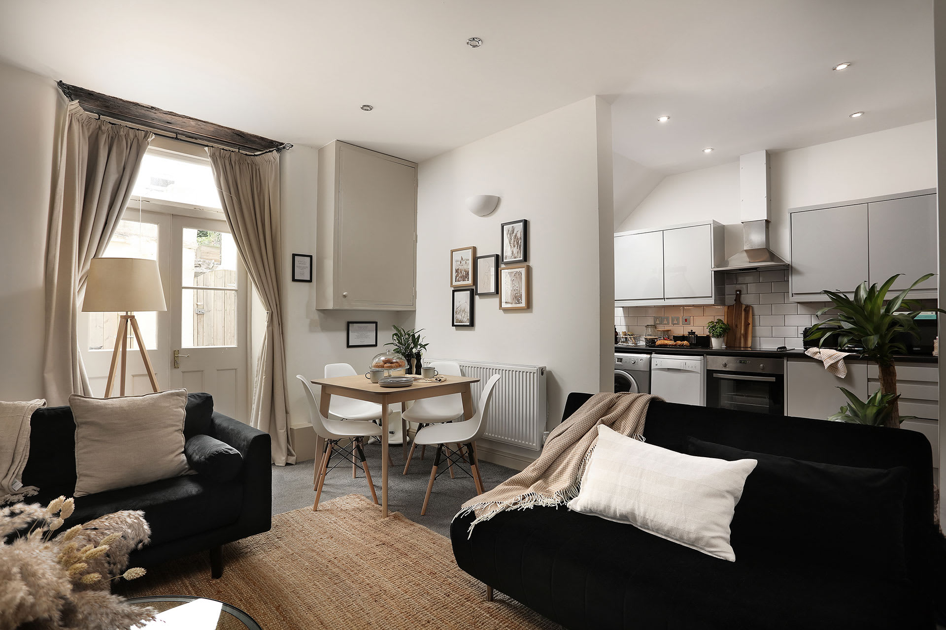 Brownlow Villa, Plymouth - Host & Stay