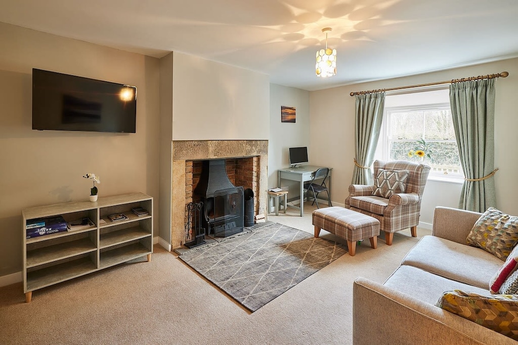 Melody's Cottage, Belford - Host & Stay