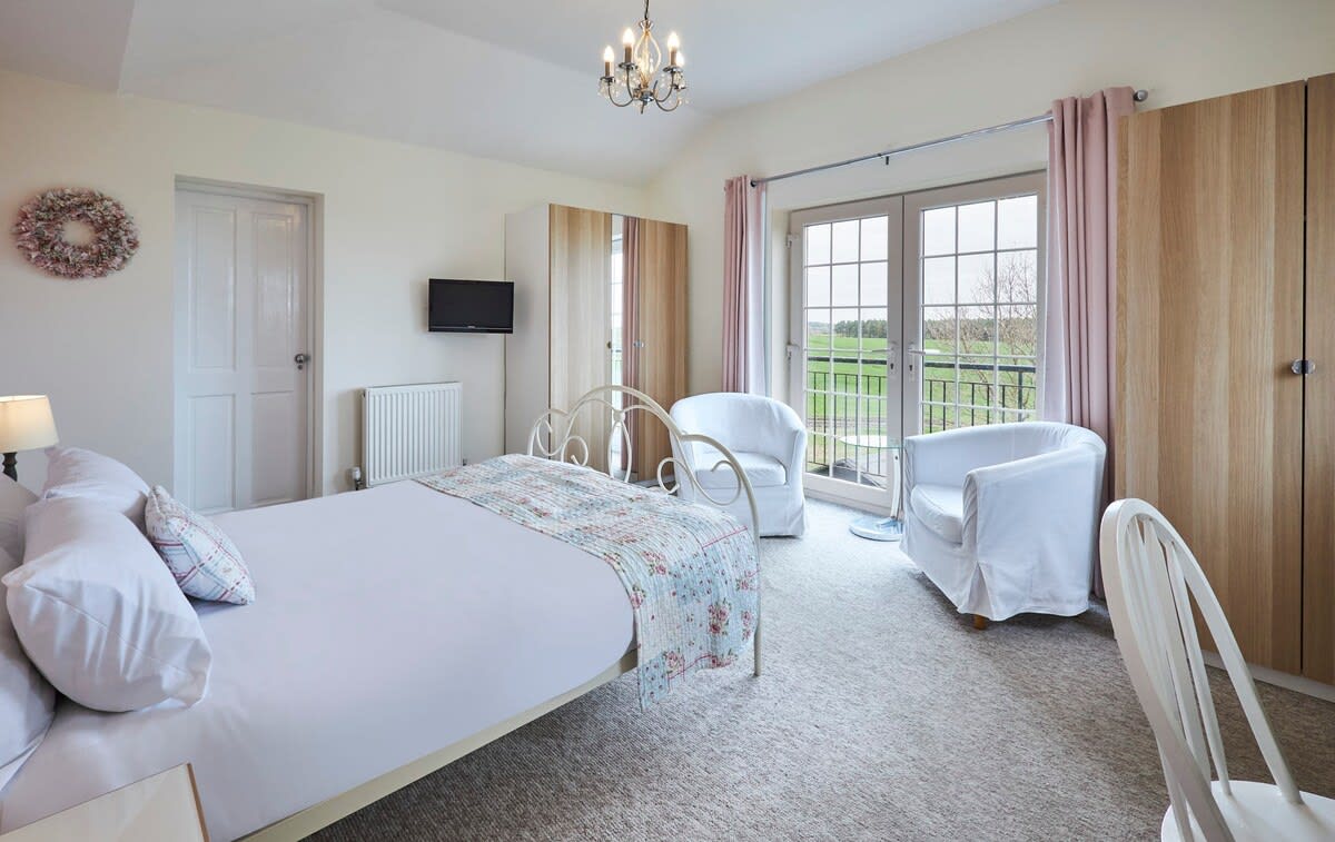 The Paddock, Netherton - Host & Stay