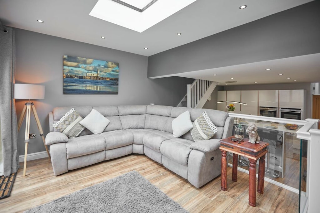 The Old Jail Barber's, Seamer - Host & Stay