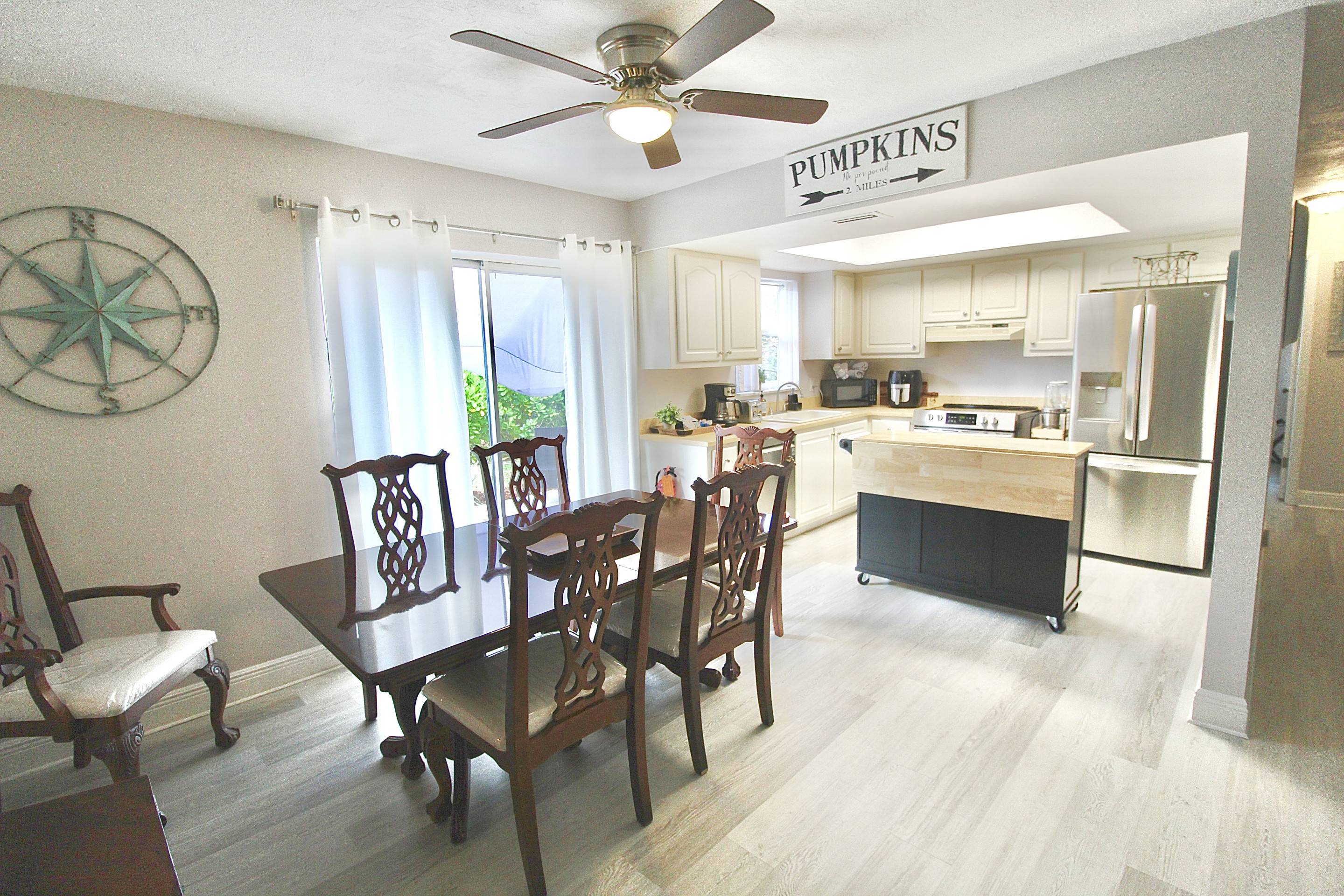 Black Friday Pricing - Coastal Village Retreat in Tequesta Village of Jupiter