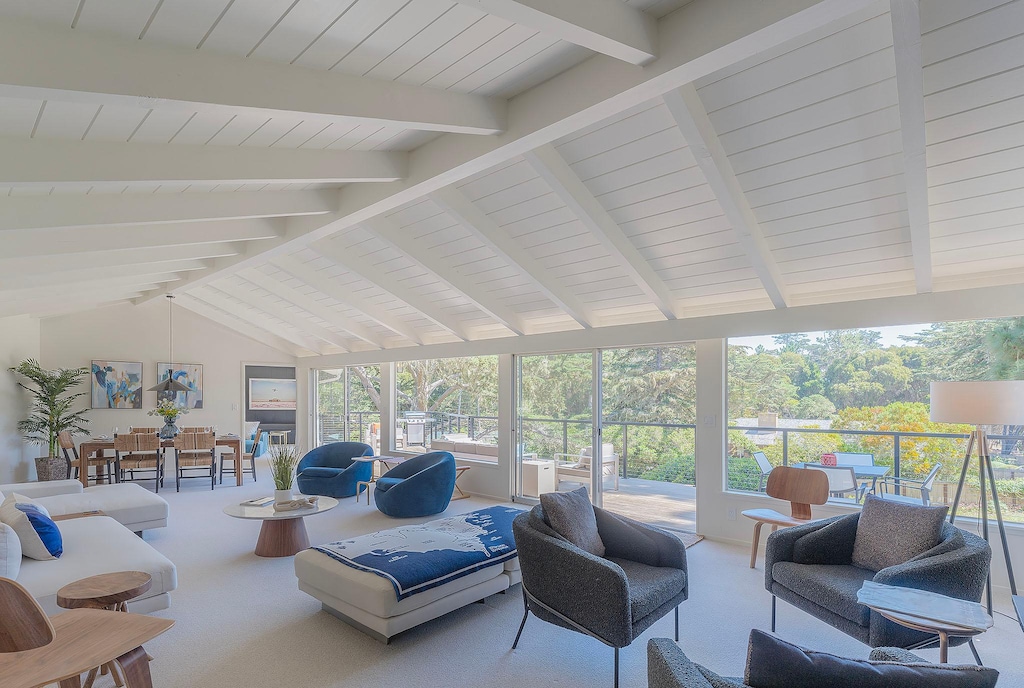 Welcome to "Palm House on Cabrillo"!