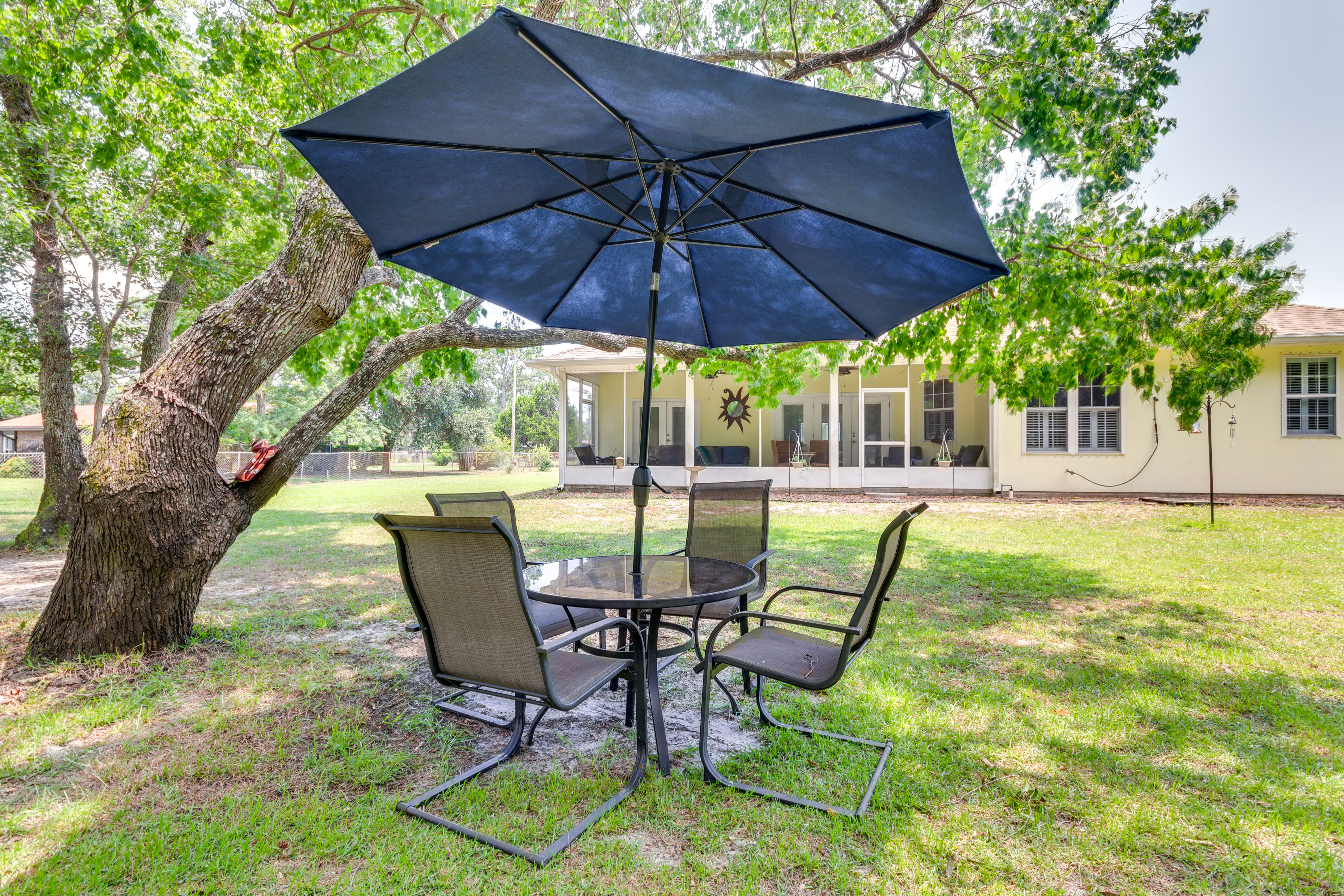 Property Image 2 - Dog-Friendly Navarre Retreat w/ Screened-In Porch!