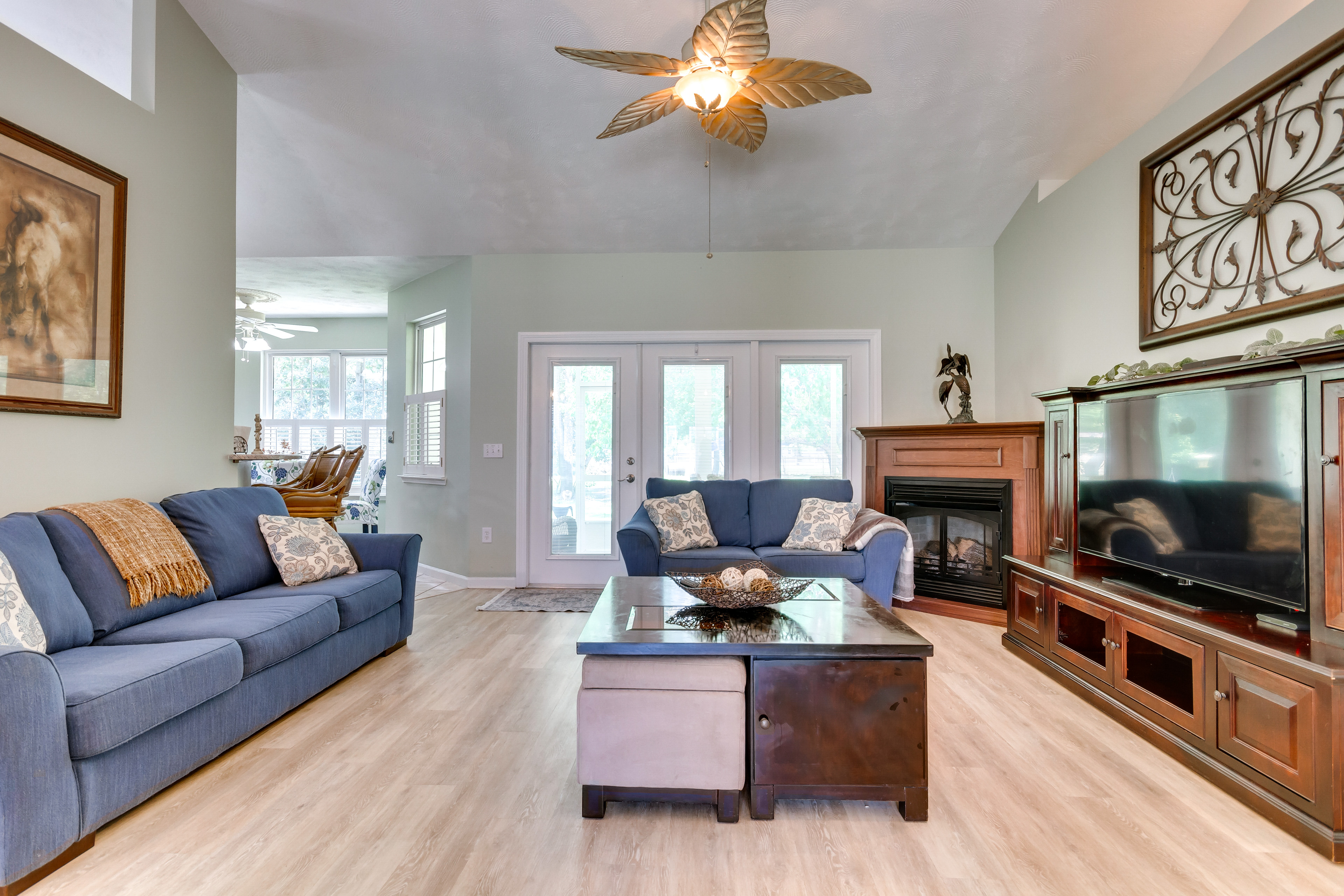 Dog-Friendly Navarre Retreat w/ Screened-In Porch!