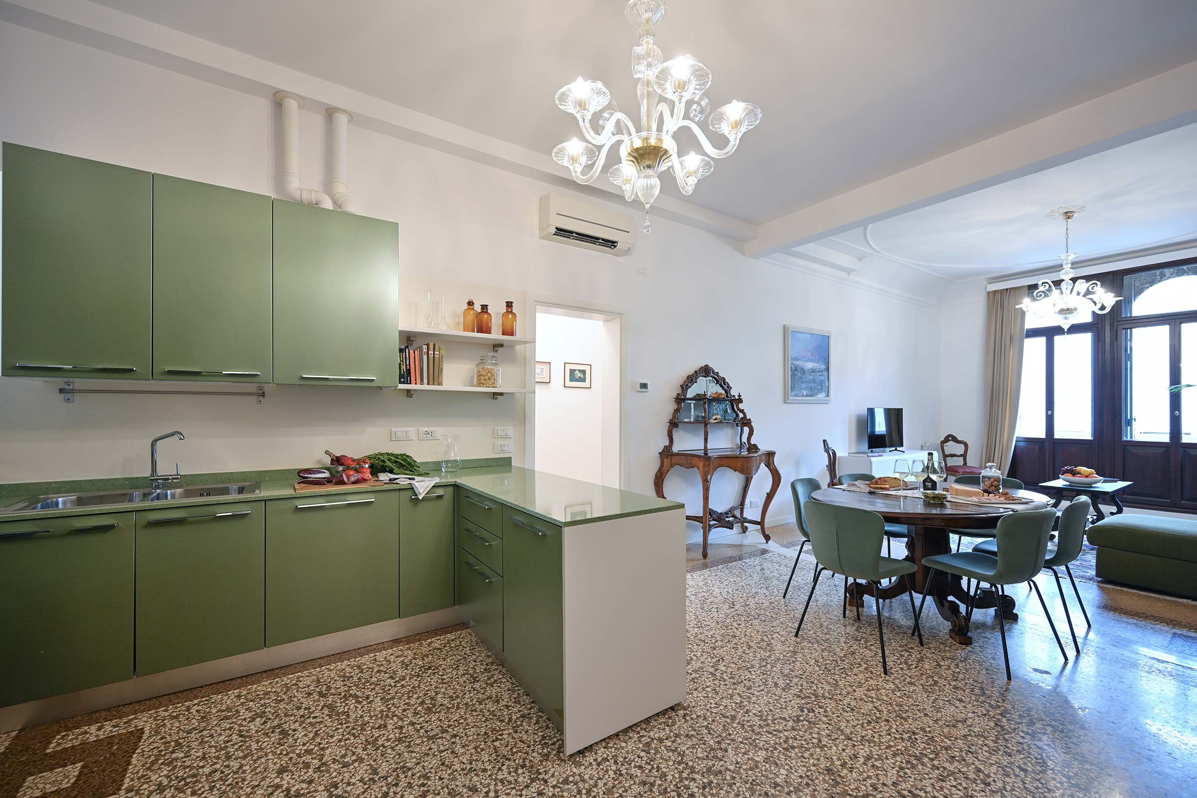 Property Image 2 - Spacious and Scenic Apartment at the Fenice Theatre