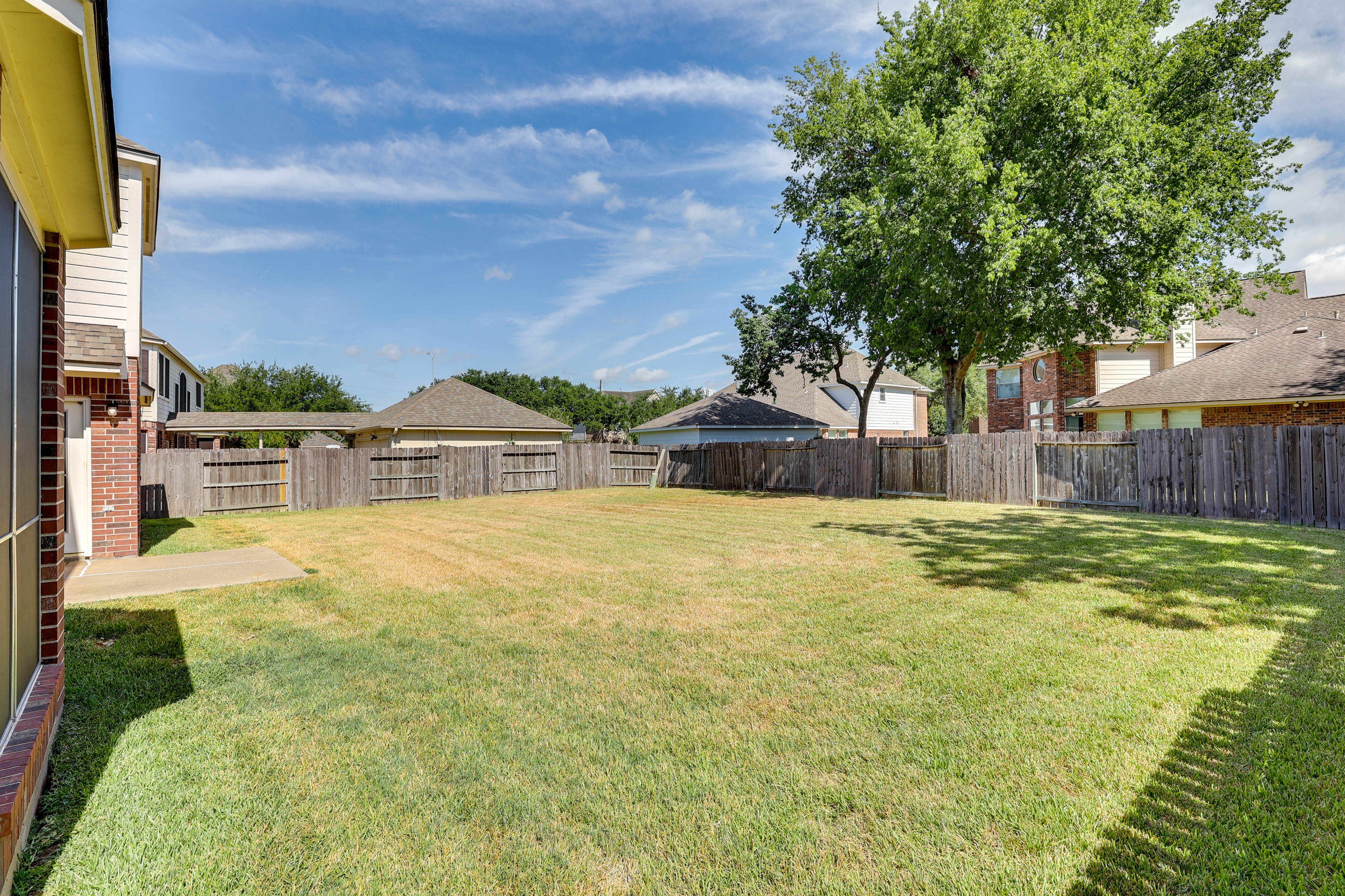 Spacious Sugar Land Home w/ Yard & Pool Access!