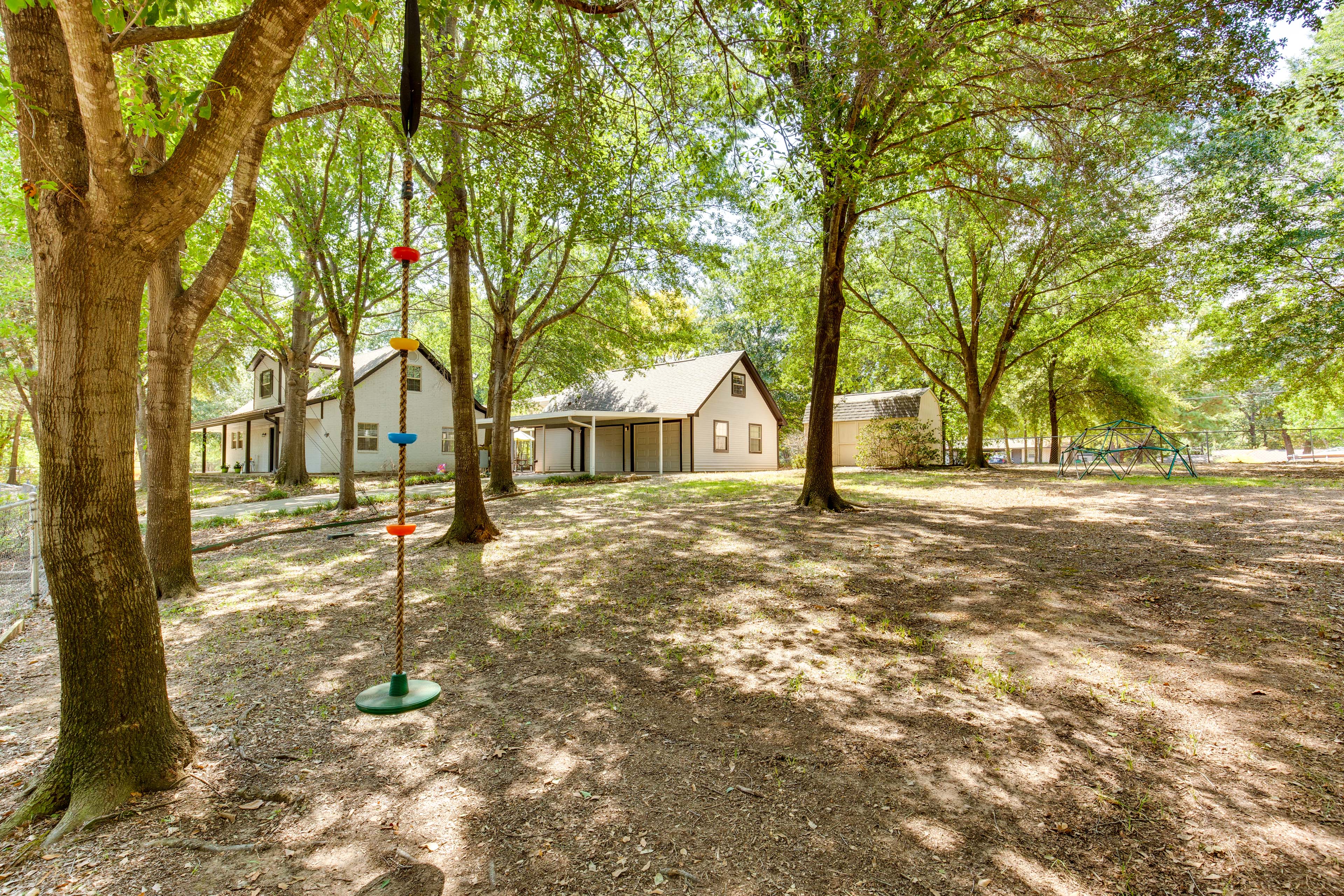 Pet-Friendly Mabank Retreat Near Cedar Creek Lake!