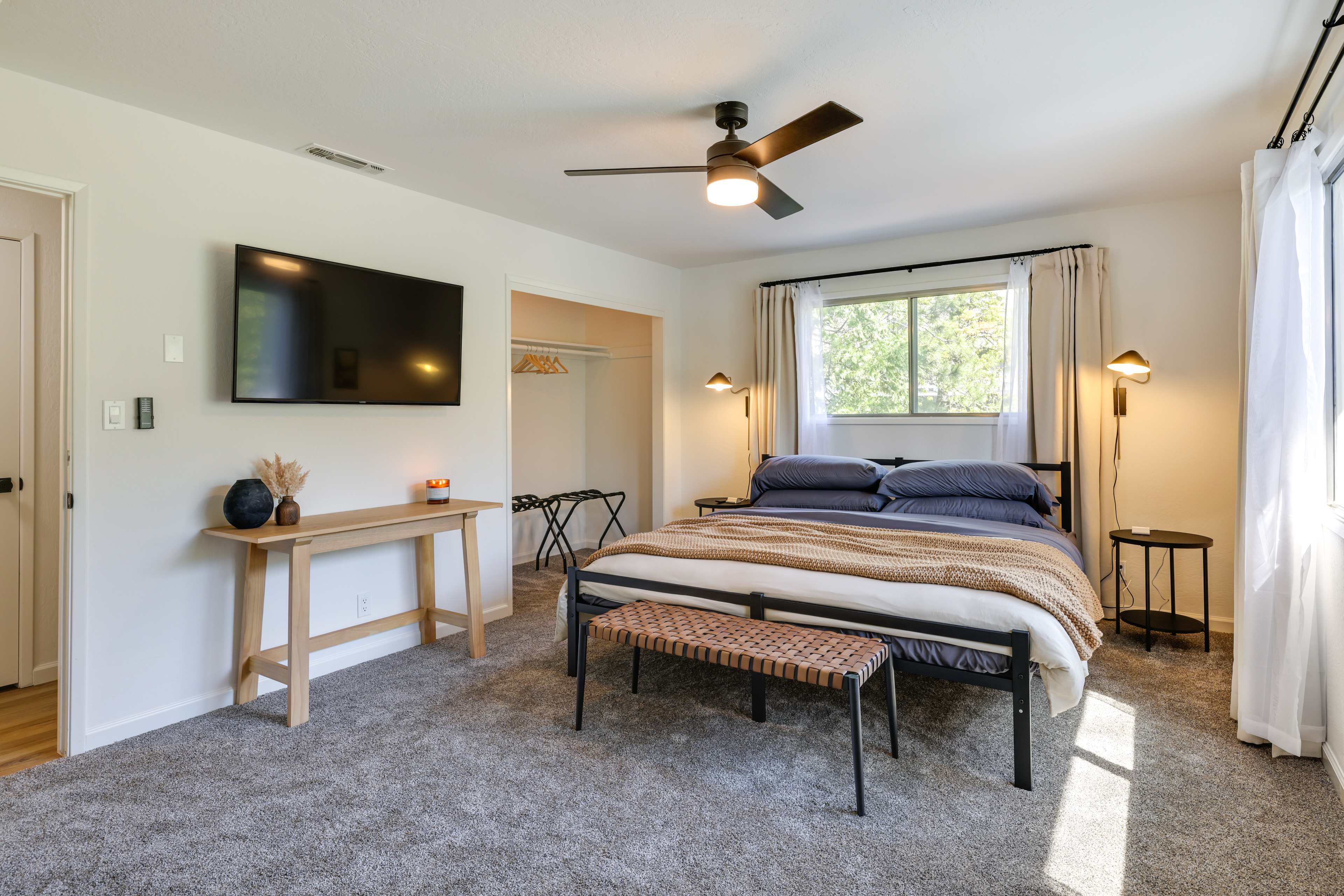 Deck & Fire Pit: Stunning Twain Harte Cabin!