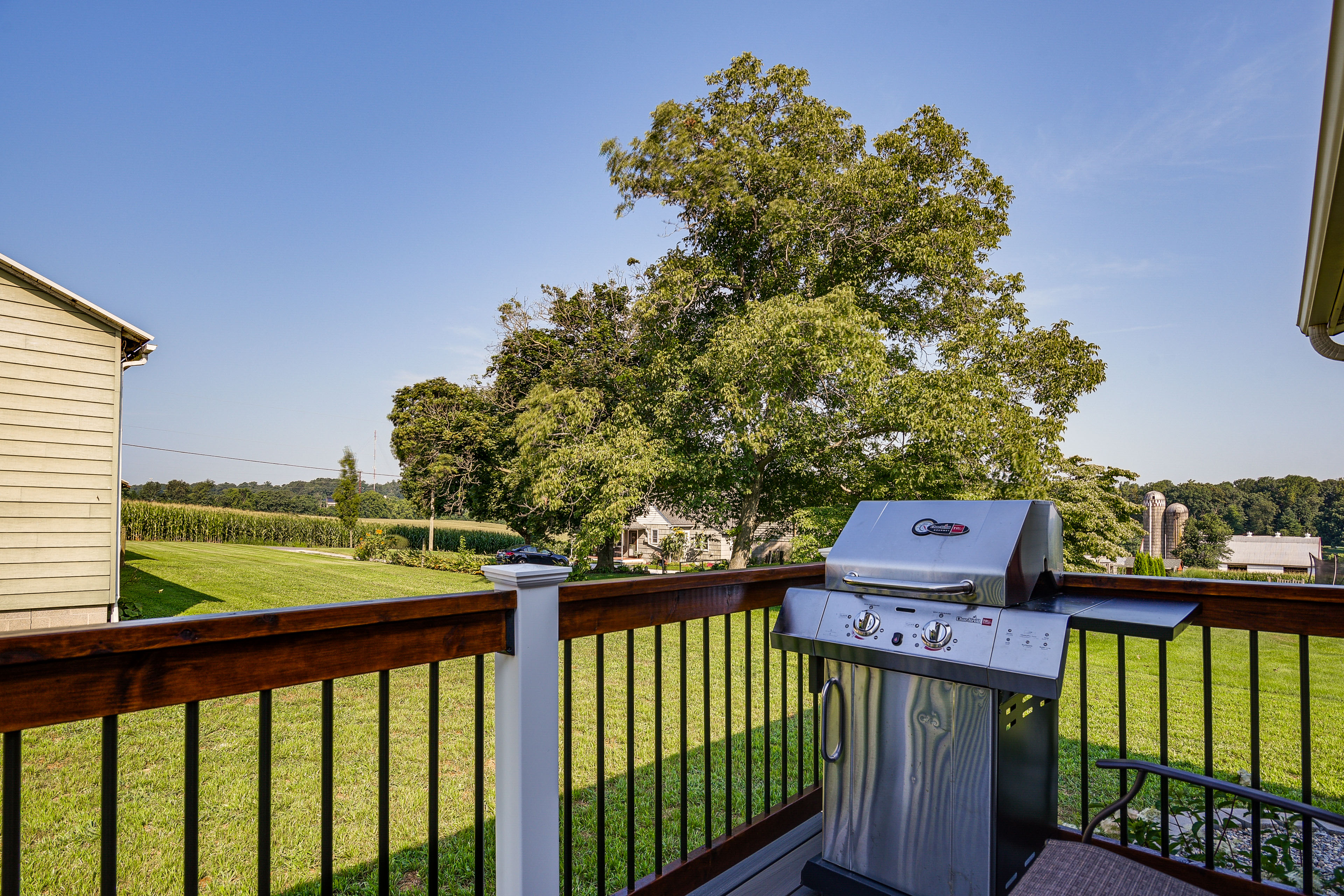 Tranquil Dutch Country Home: 2 Decks, Farm Views!