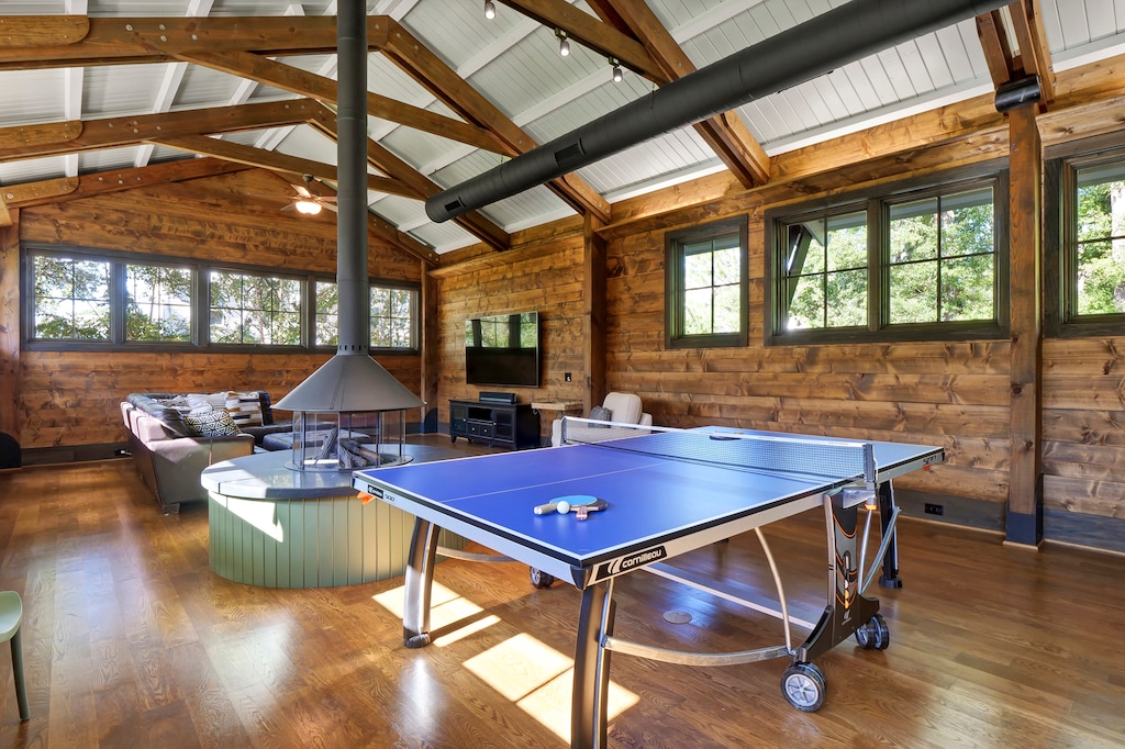 Gather in this fabulous rec hall for pool, shuffle board, ping pong, or for movie time