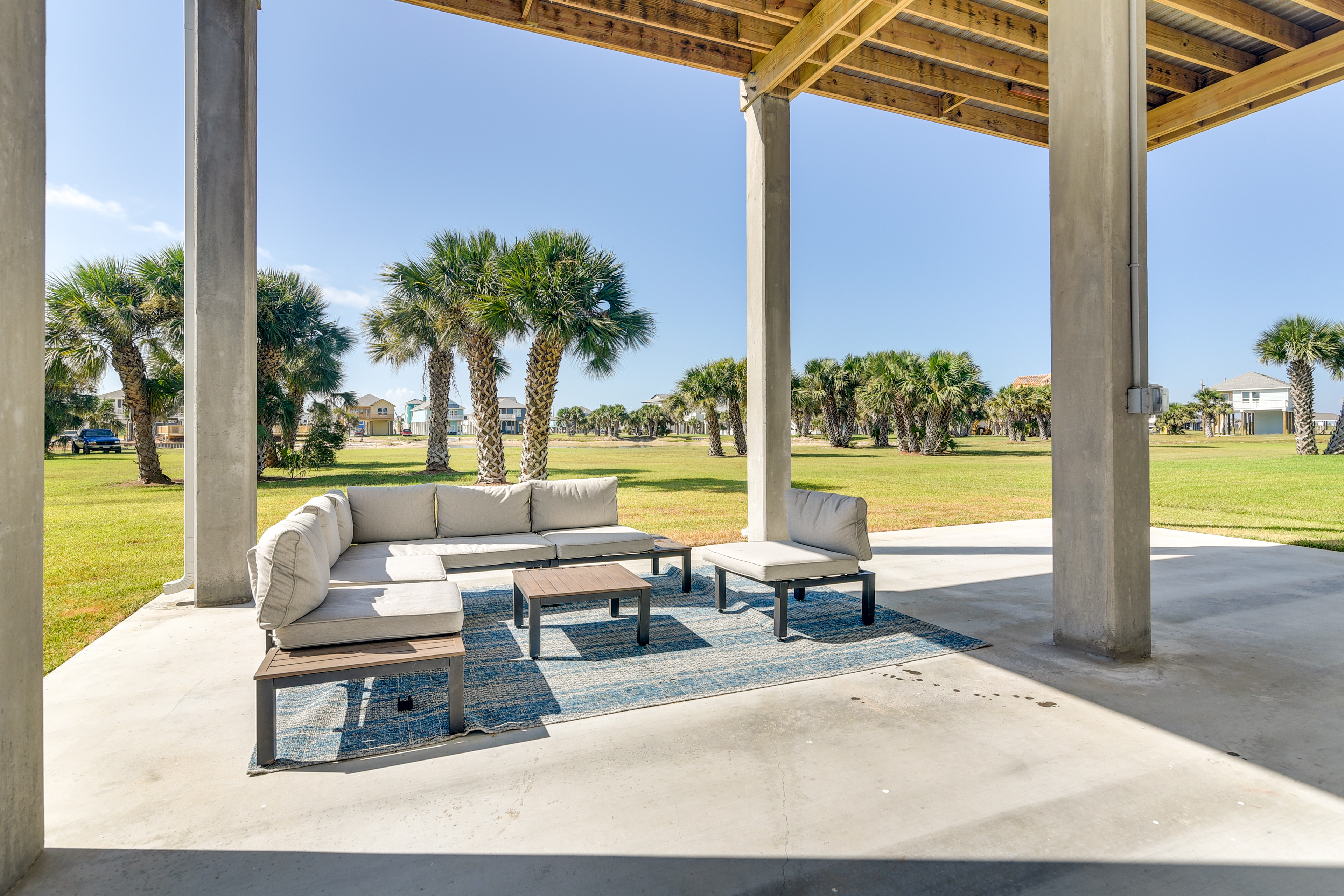 Galveston Getaway w/ Patio: Near Terramar Beach!