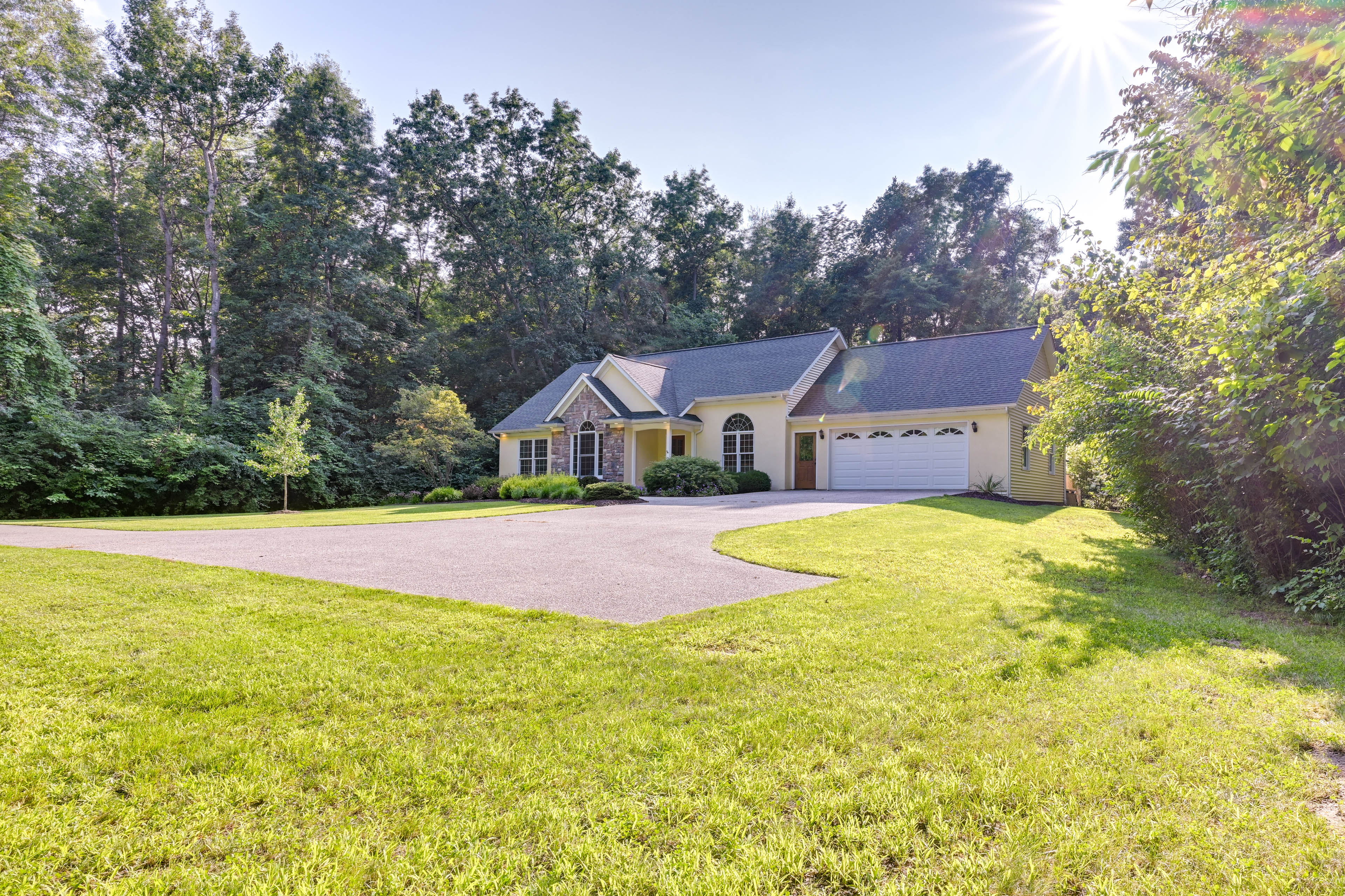 Property Image 2 - Charming Flushing Cottage w/ Deck + Spacious Yard!