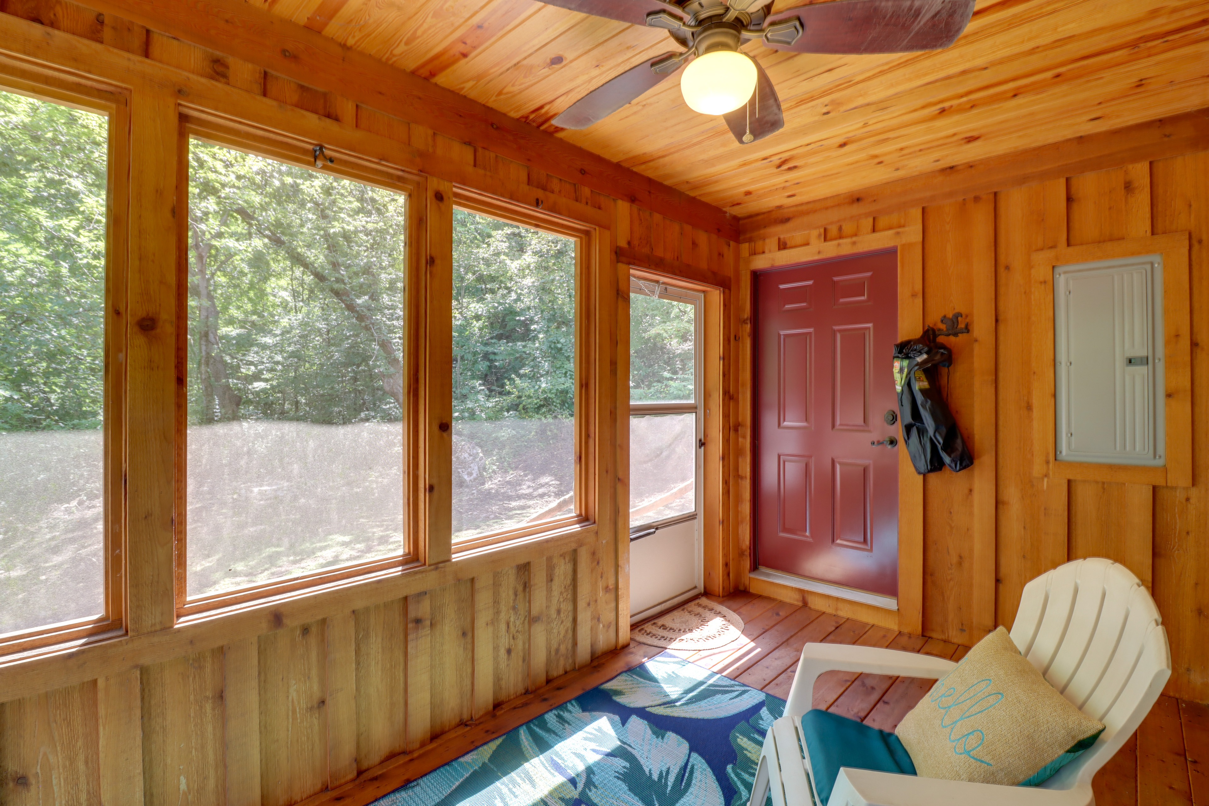 Romantic Mountain View Cabin Rental Near Downtown!