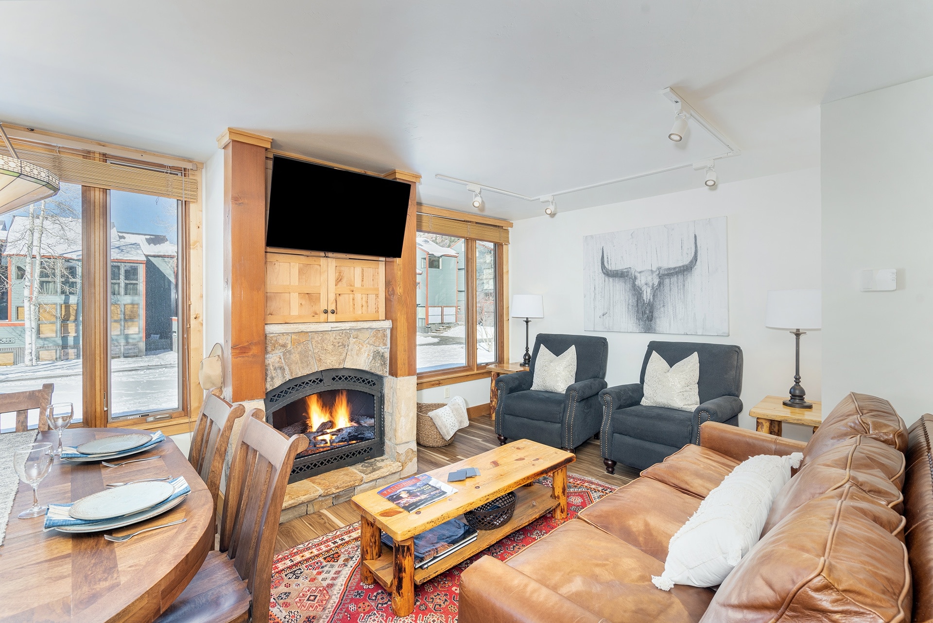 Great cozy sitting room with fireplace