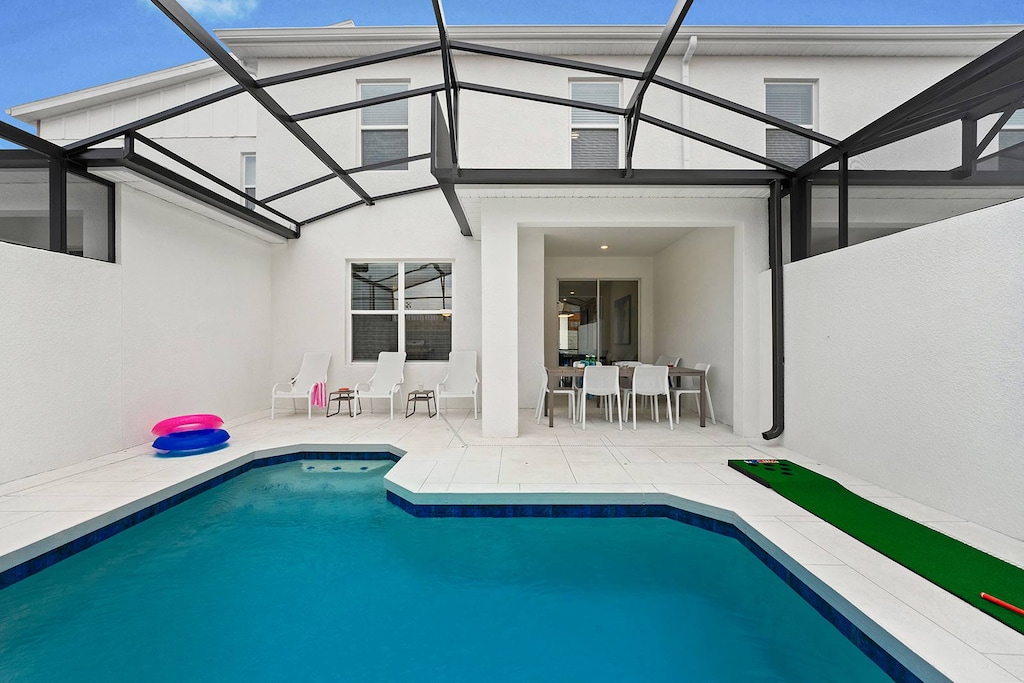 Private Pool & Patio