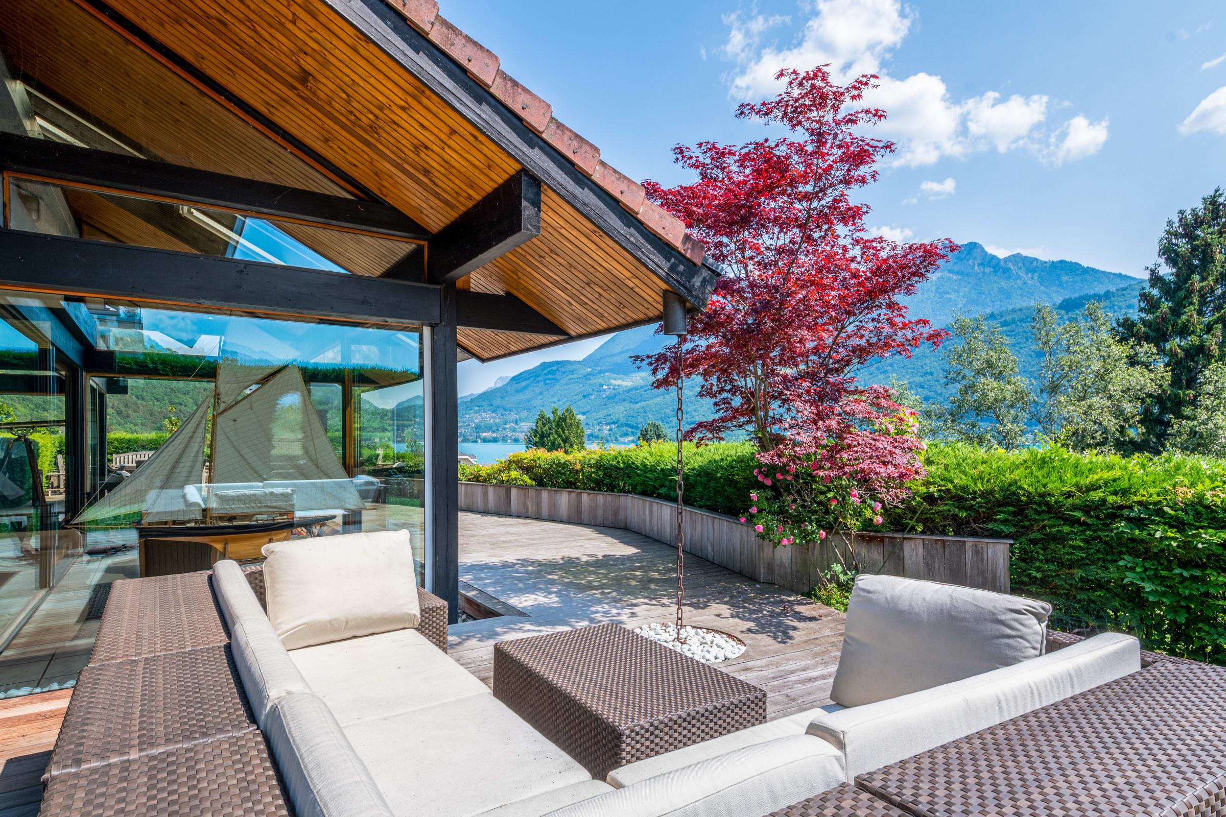 Property Image 2 - Beautiful and modern chalet with view on the Annecy lake - Property Manager
