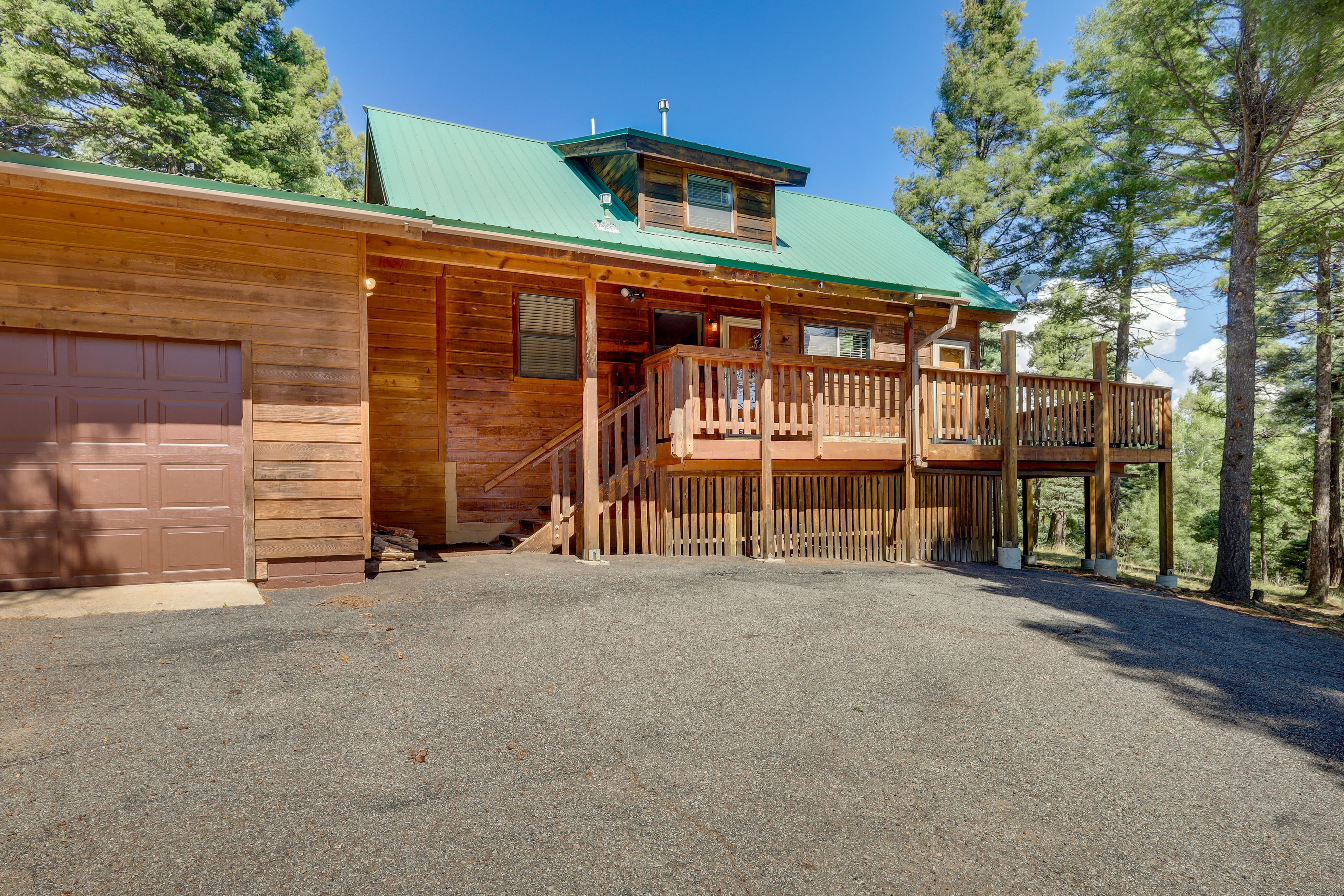 Stylish Angel Fire Cabin w/ Deck - 2 Mi to Ski Mtn