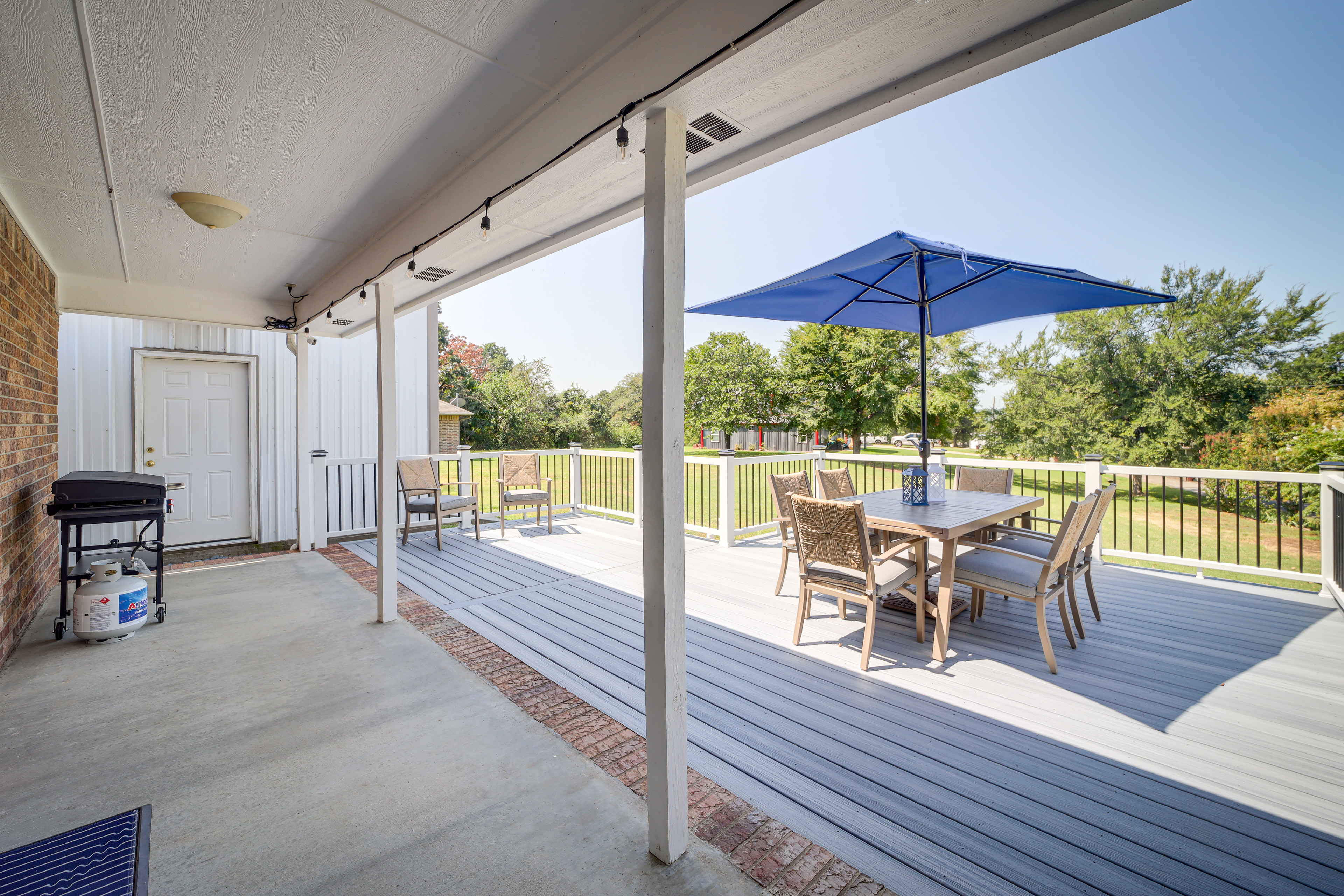 Eufaula Oasis w/ Screened Porch: Unwind in Style!