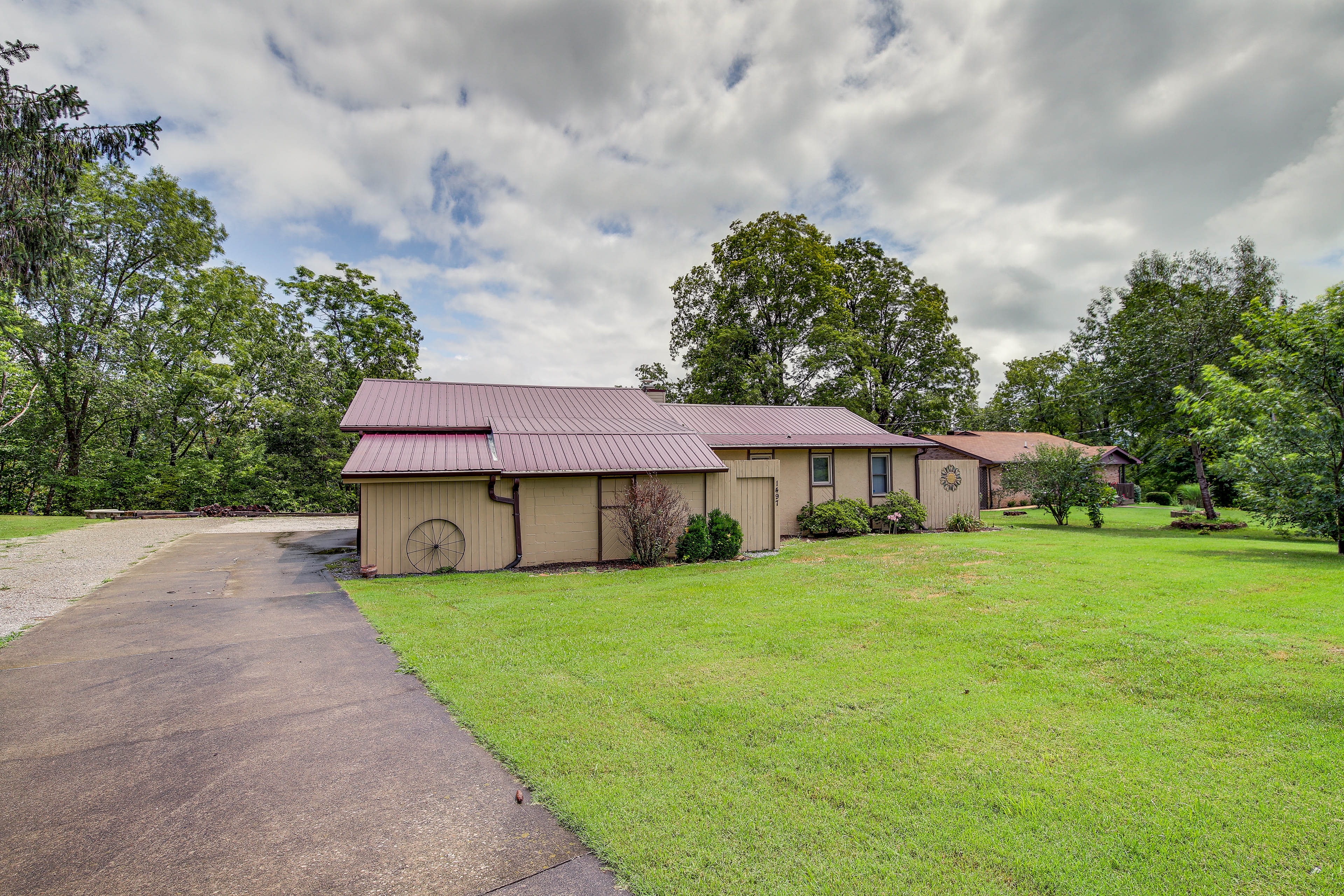 Property Image 1 - Peaceful Bronston Getaway w/ Fire Pit & Lake Views