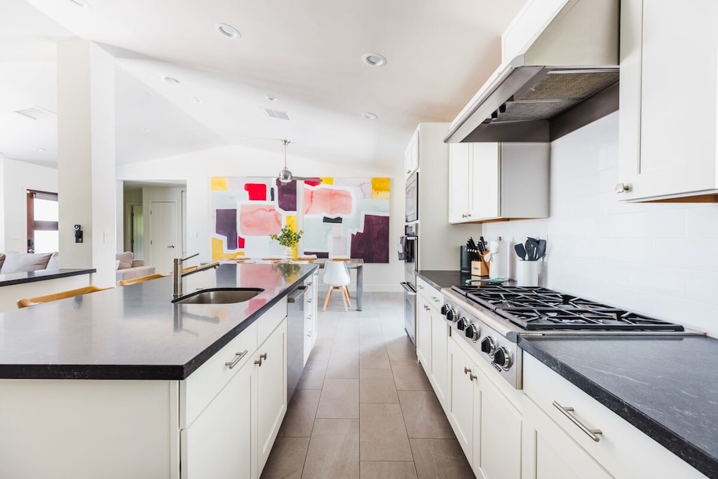 Cook a meal in this fully stocked kitchen!