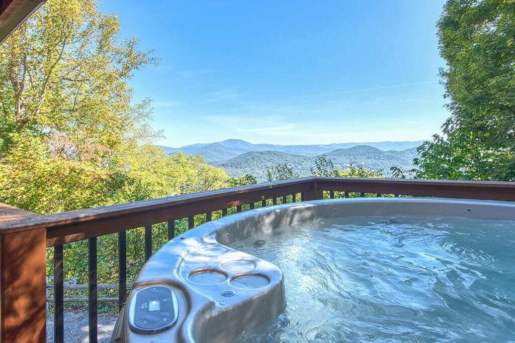 Enjoy these amazing views while soaking in the hot tub!