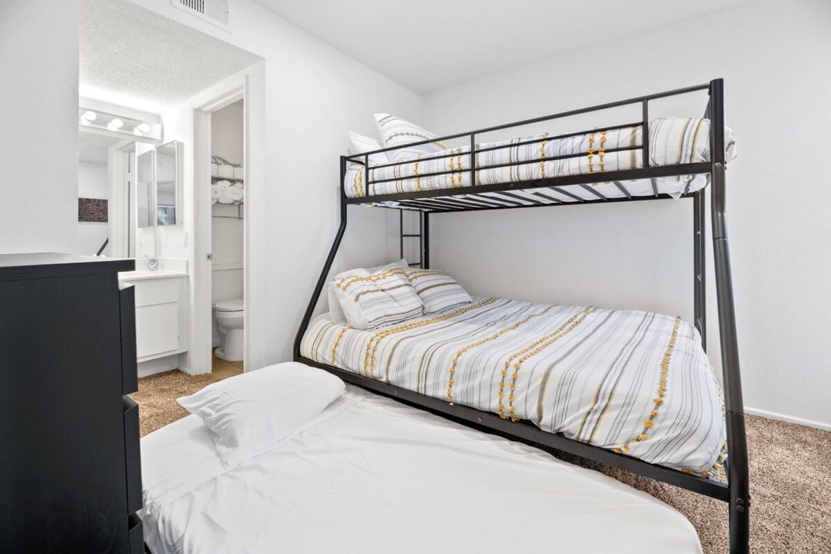 3rd pull out twin bed.