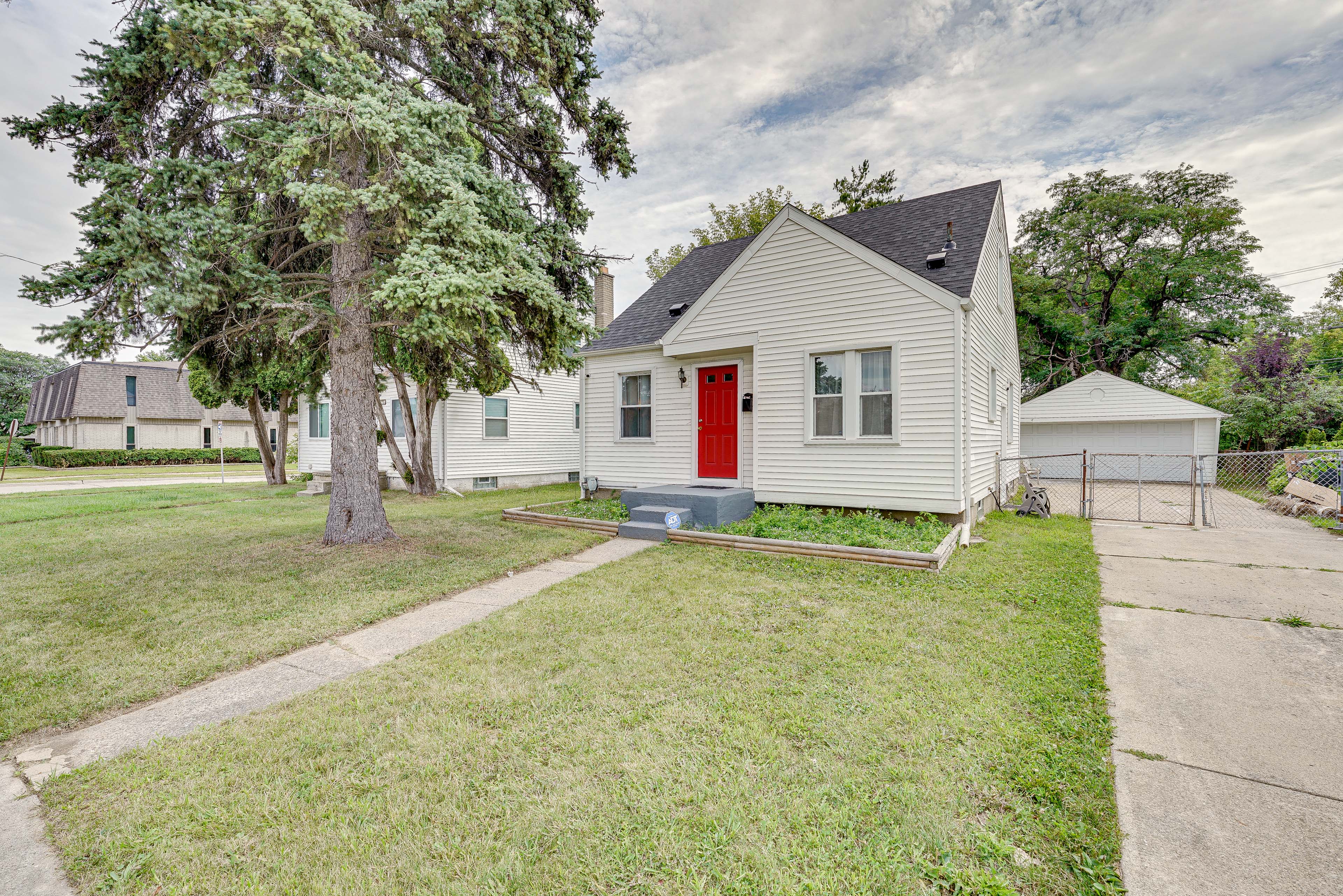 Property Image 1 - Pet-Friendly Southfield House w/ Ping-Pong Table!