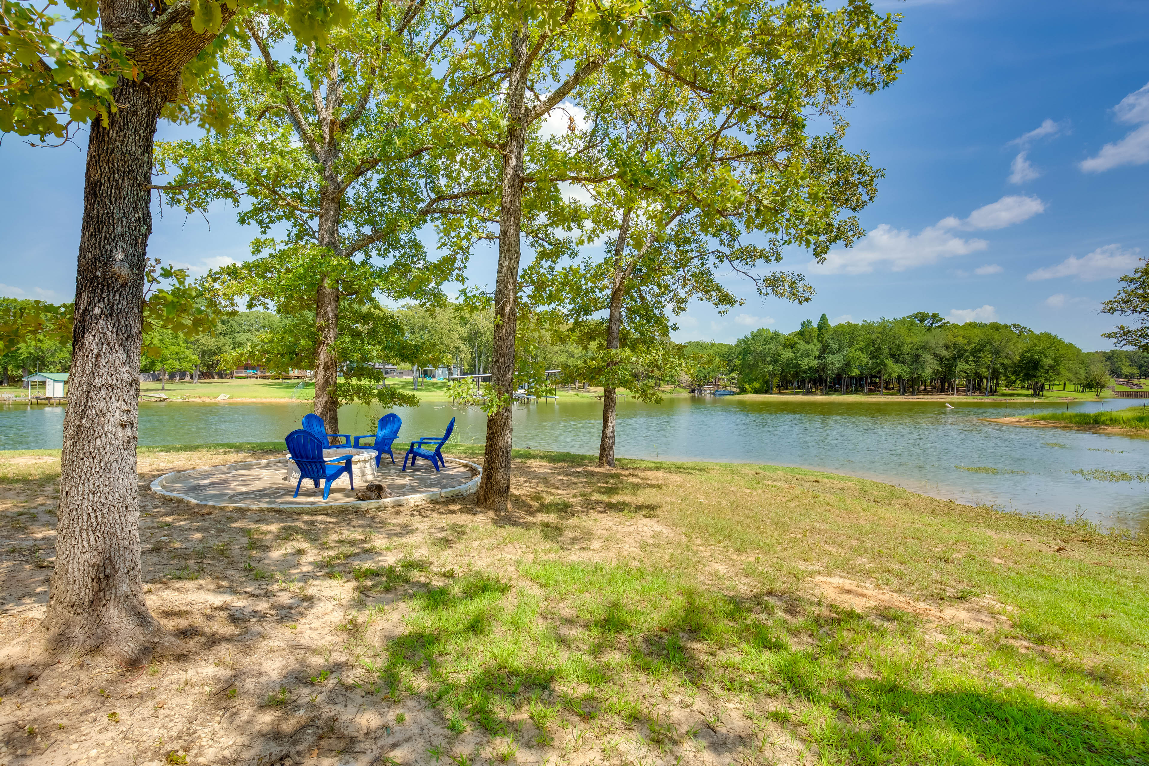 Property Image 2 - Luxe Waterfront Home in Malakoff w/ Pool + Hot Tub