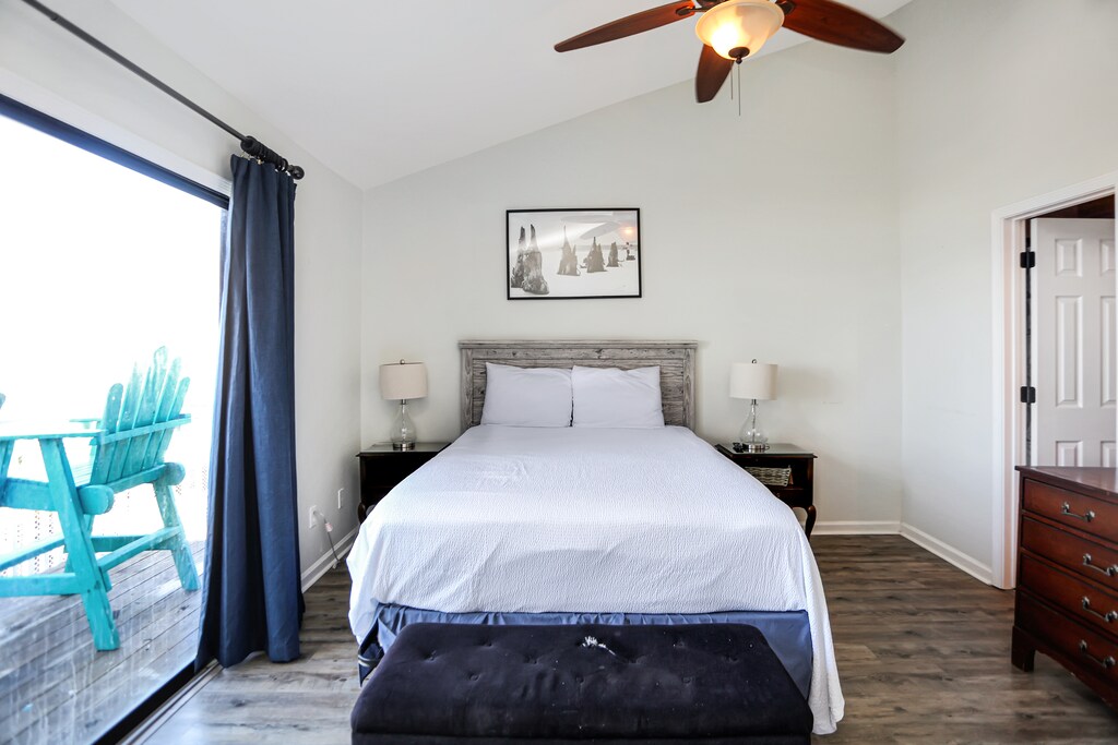 Bedroom 1 - Gulf Front Master Bedroom